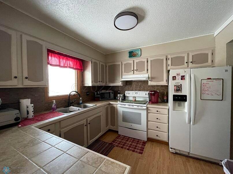 Lisbon, ND 58054,413 8TH AVE W