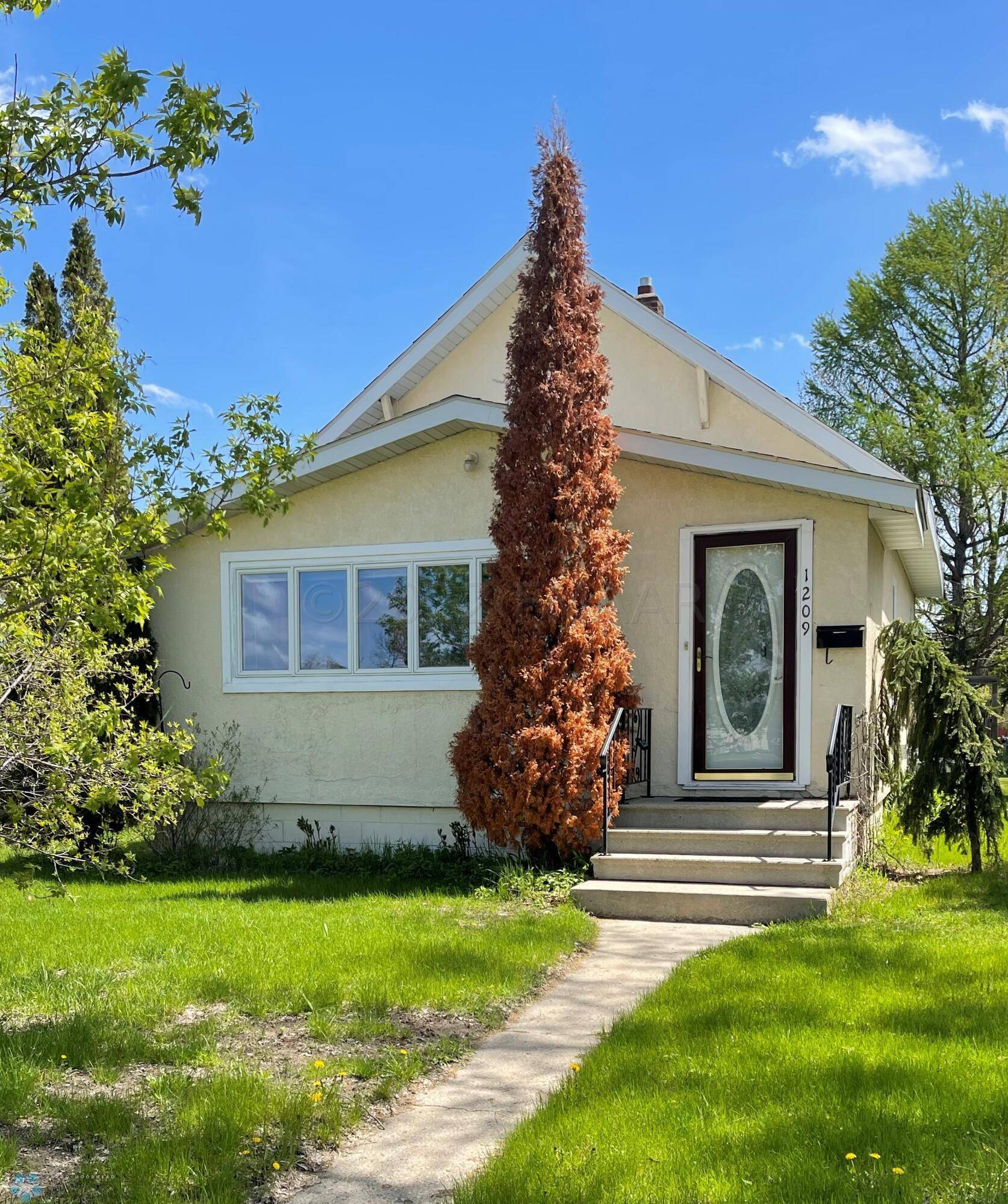 Jamestown, ND 58401,1209 8TH AVE SE