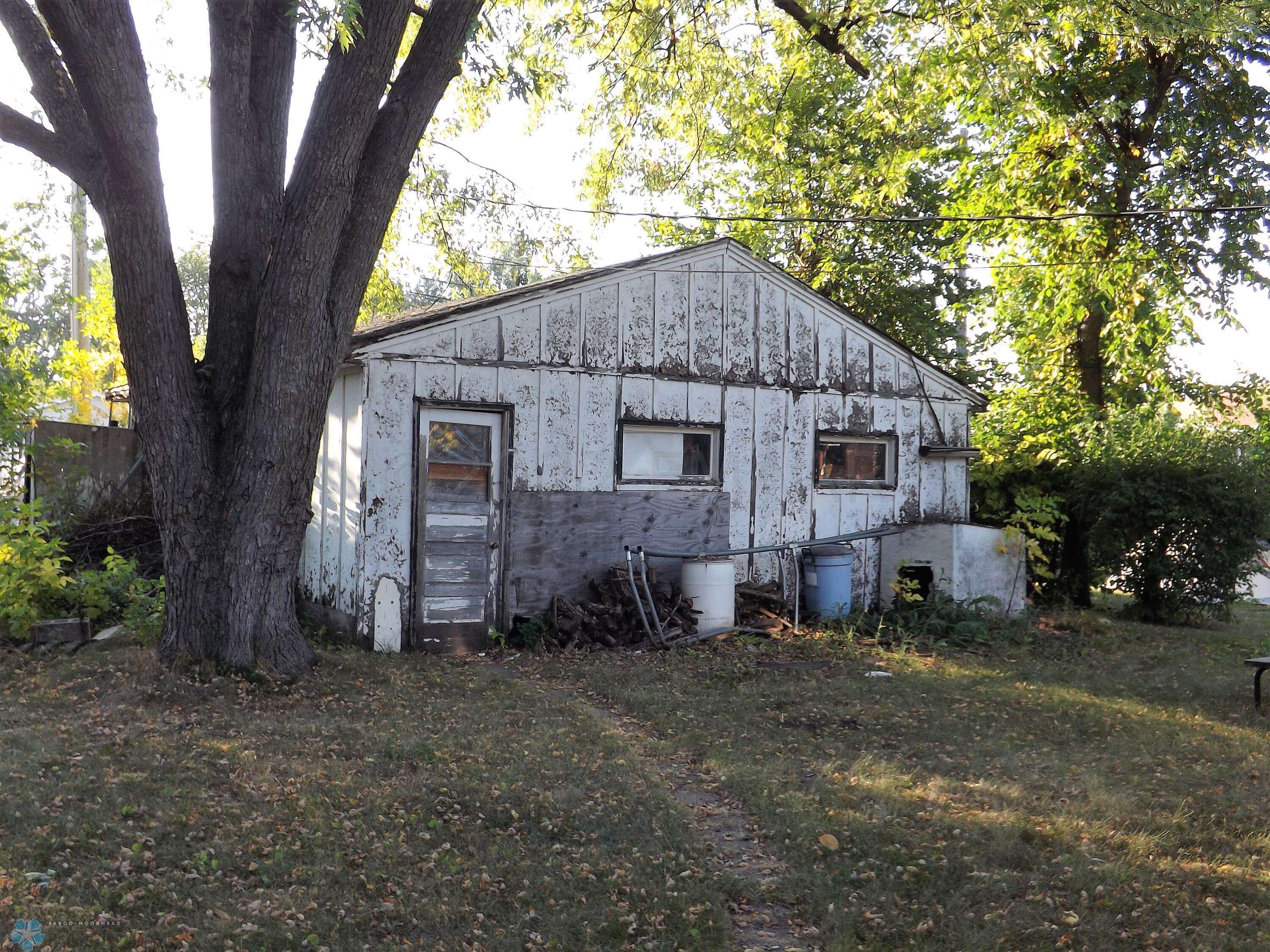 Wahpeton, ND 58075,807 8TH ST N