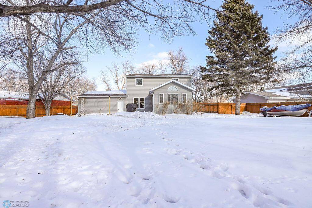 Moorhead, MN 56560,417 MAPLE LN