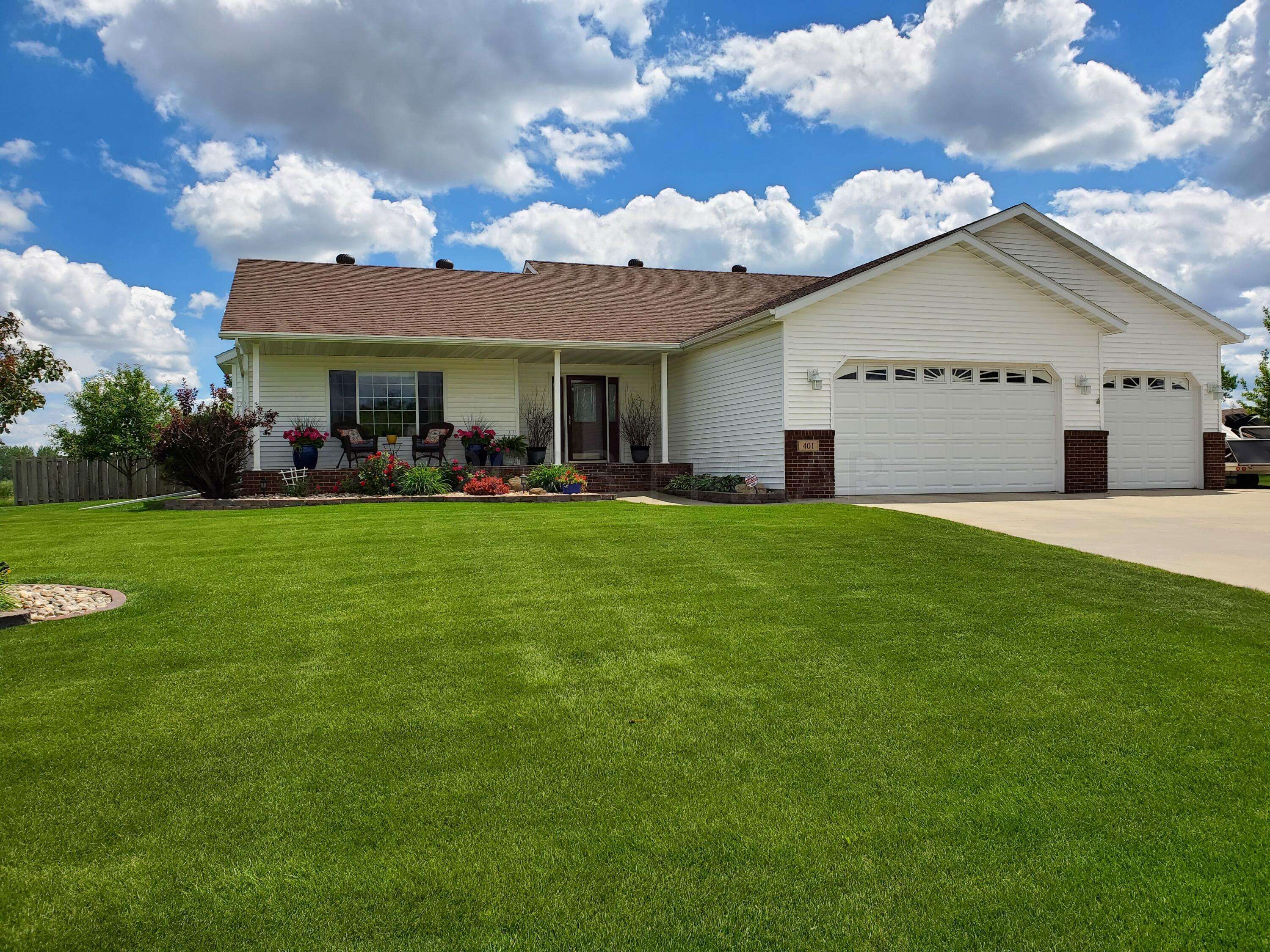 Horace, ND 58047,401 LIBERTY LN