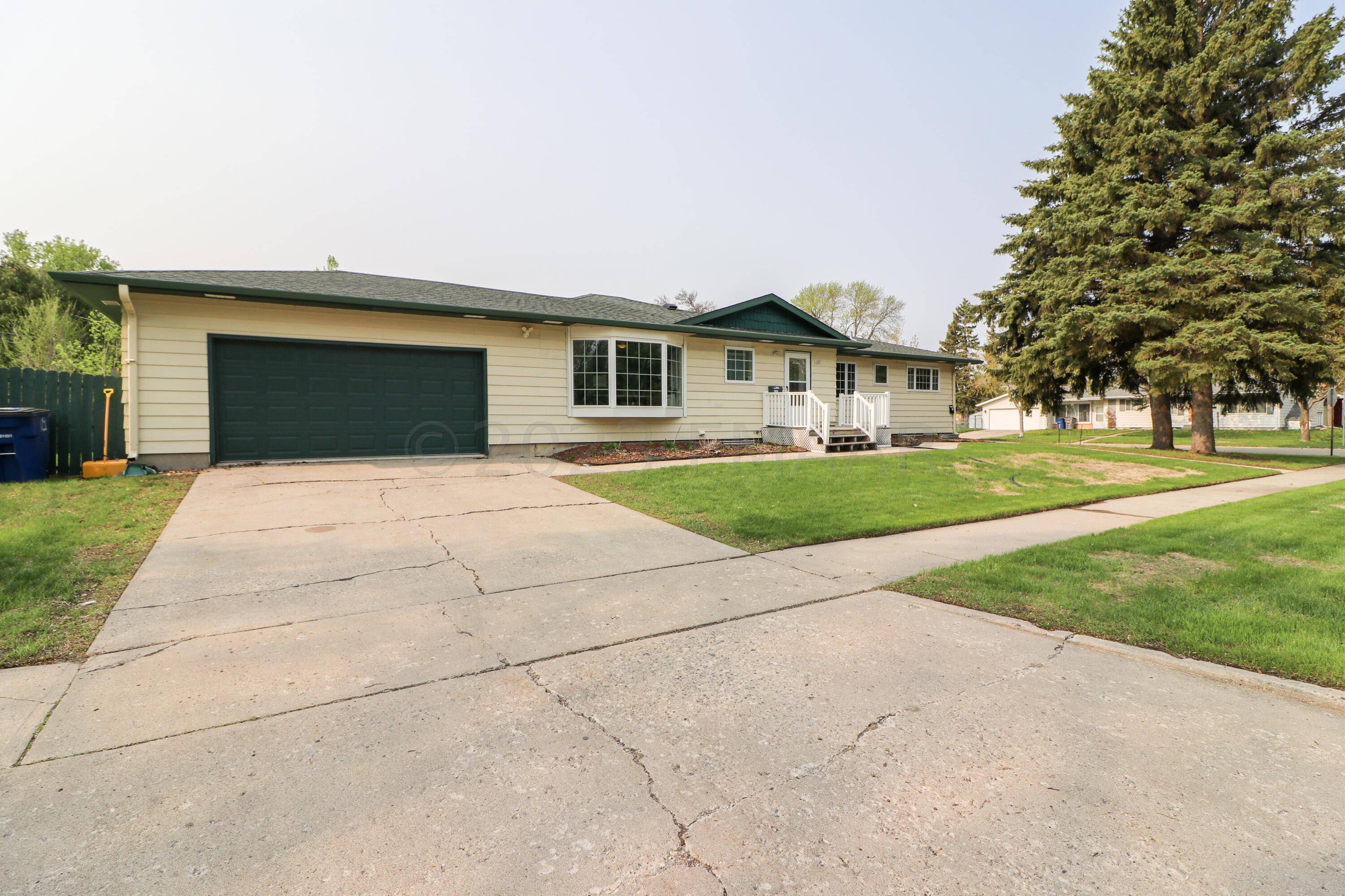 Moorhead, MN 56560,1605 5TH AVE S