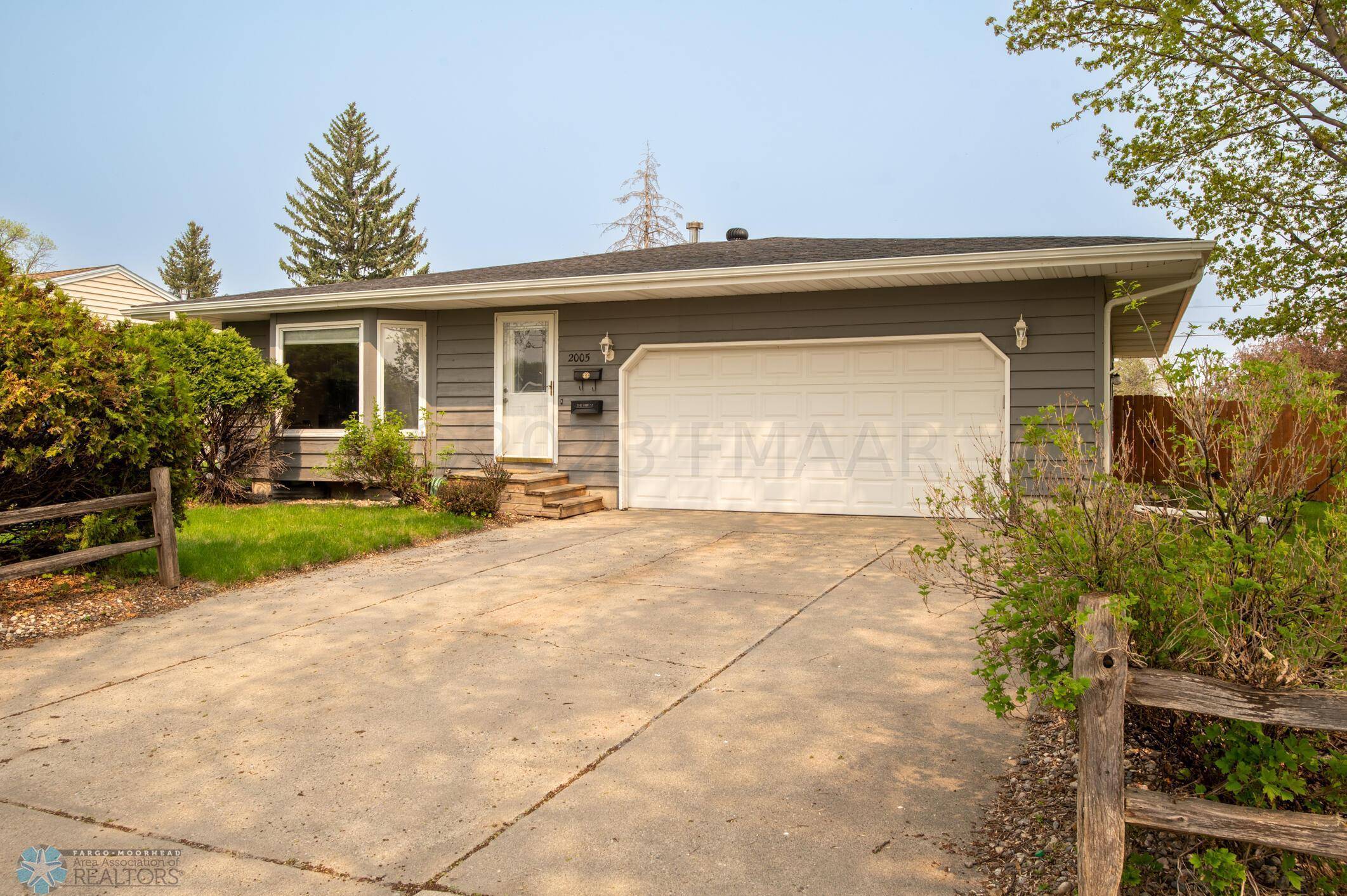 Fargo, ND 58103,2005 15 AVE S