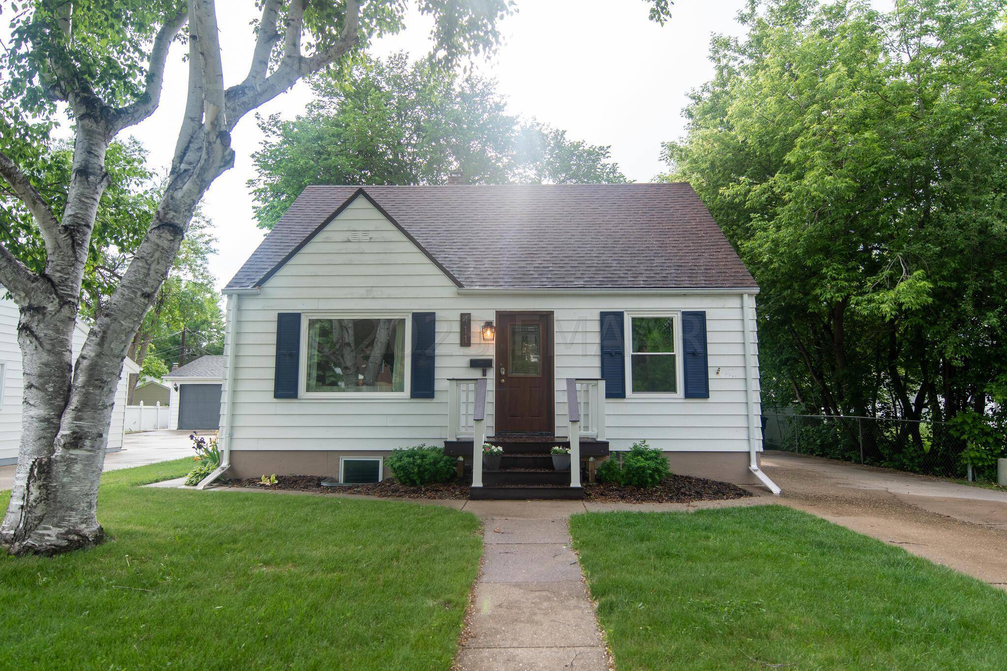 Moorhead, MN 56560,411 14TH ST S