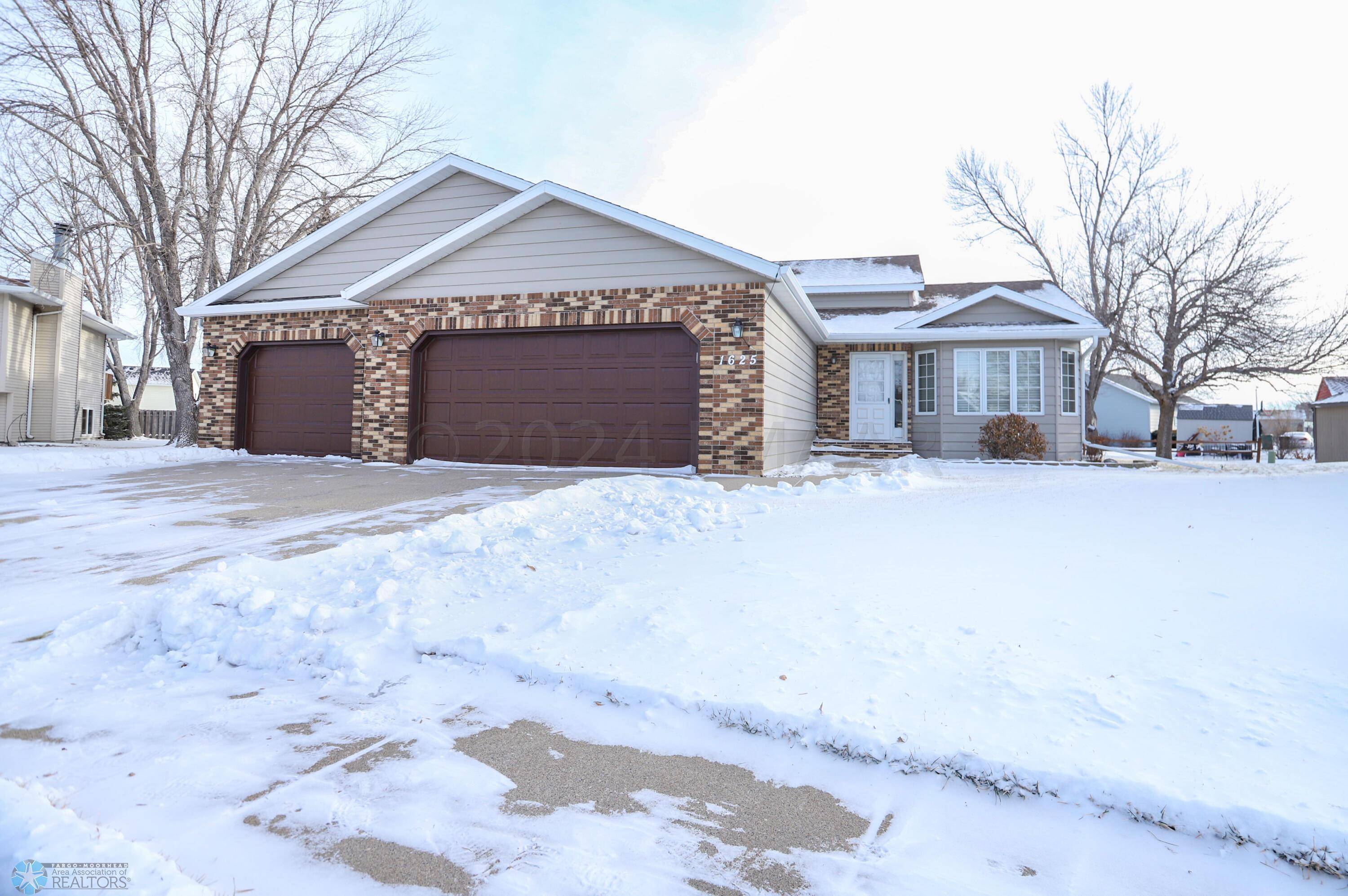 West Fargo, ND 58078,1625 MAPLE PL