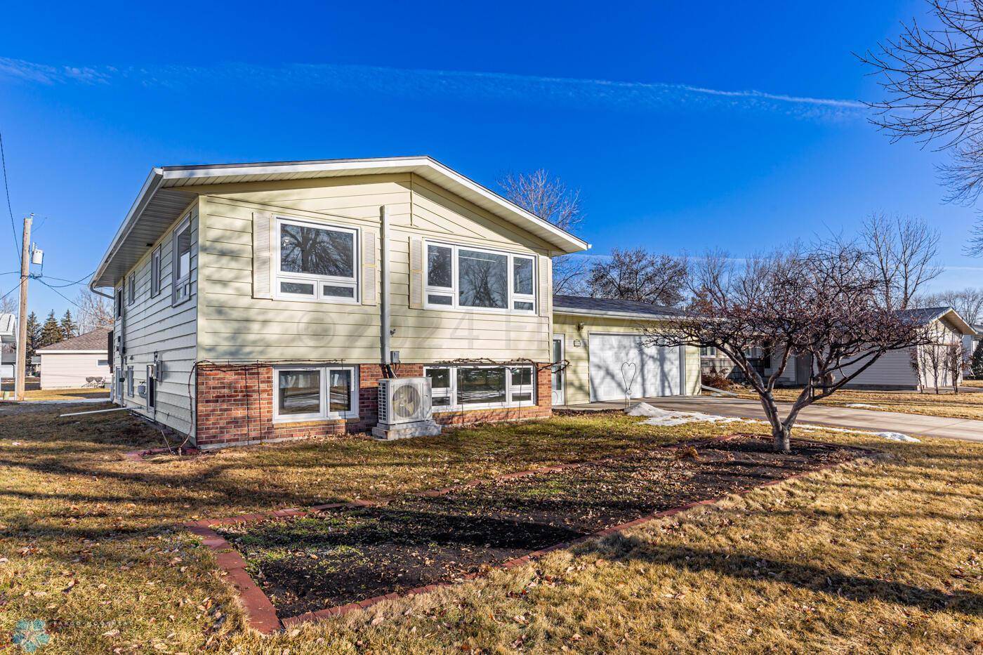 West Fargo, ND 58078,744 6 AVE W