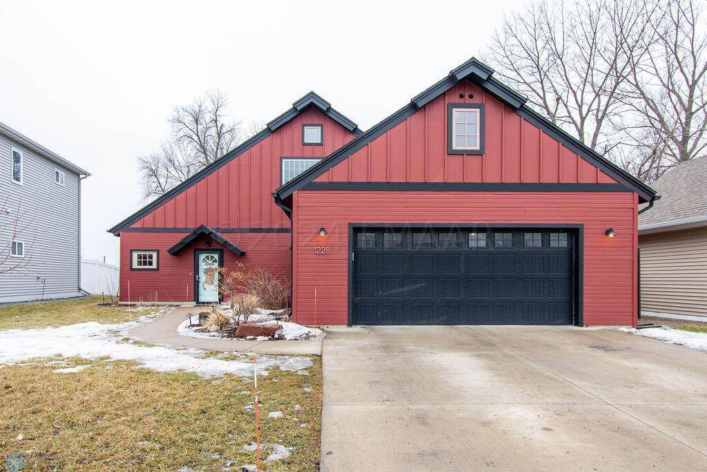West Fargo, ND 58078,1228 GOLDENWOOD DR