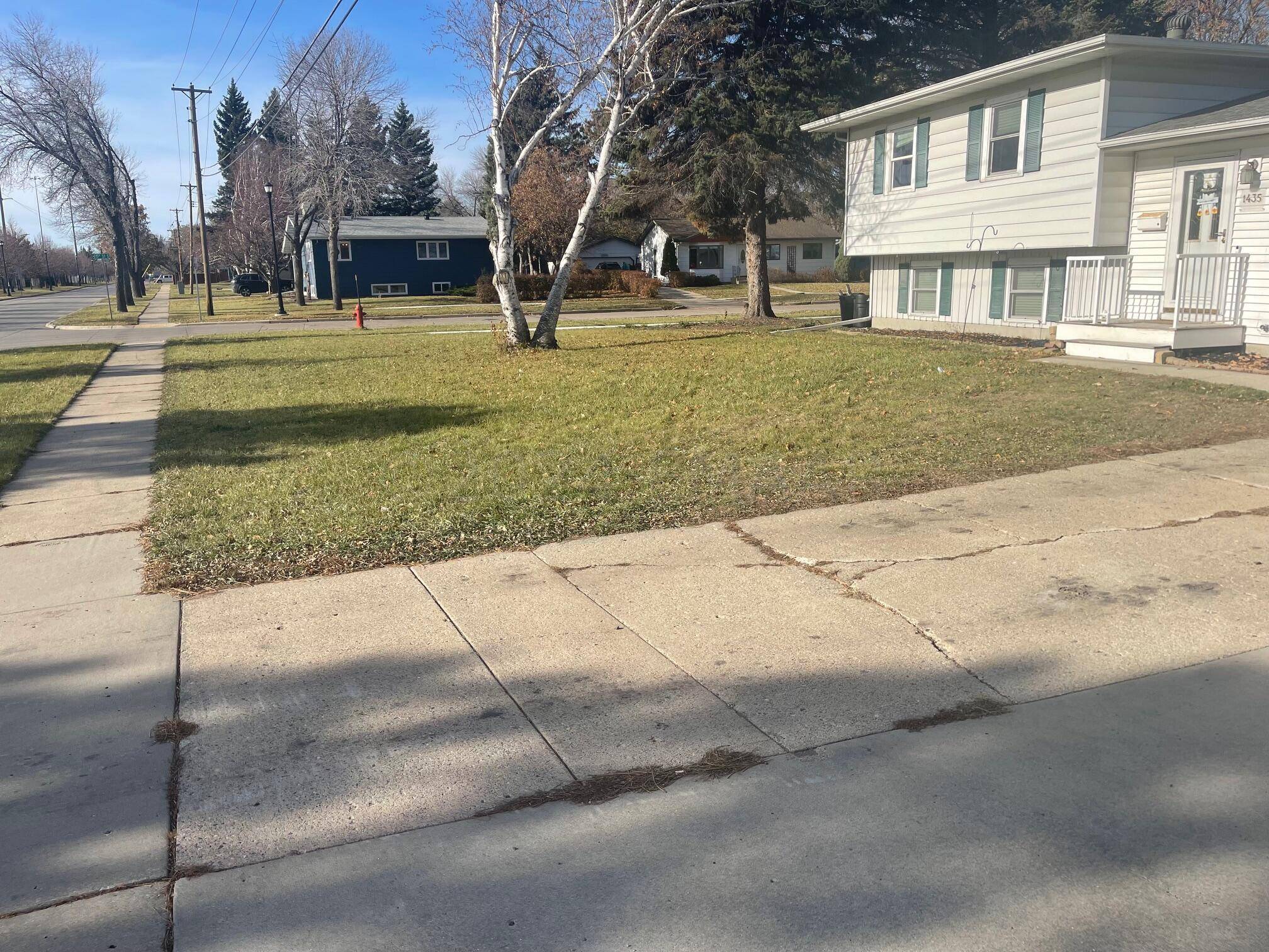 Fargo, ND 58103,1435 20 AVE S