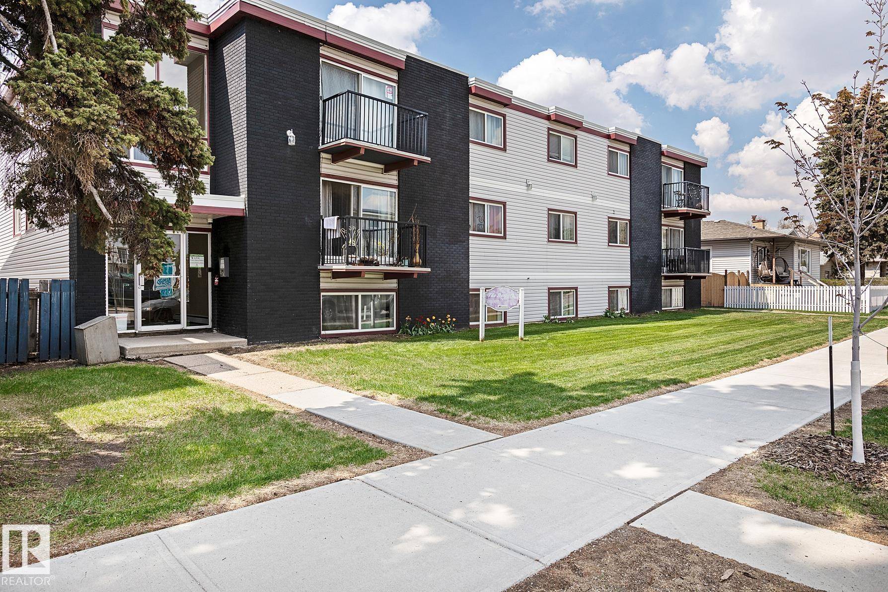 Edmonton, AB T5P 2H3,#9 10146 154 ST NW