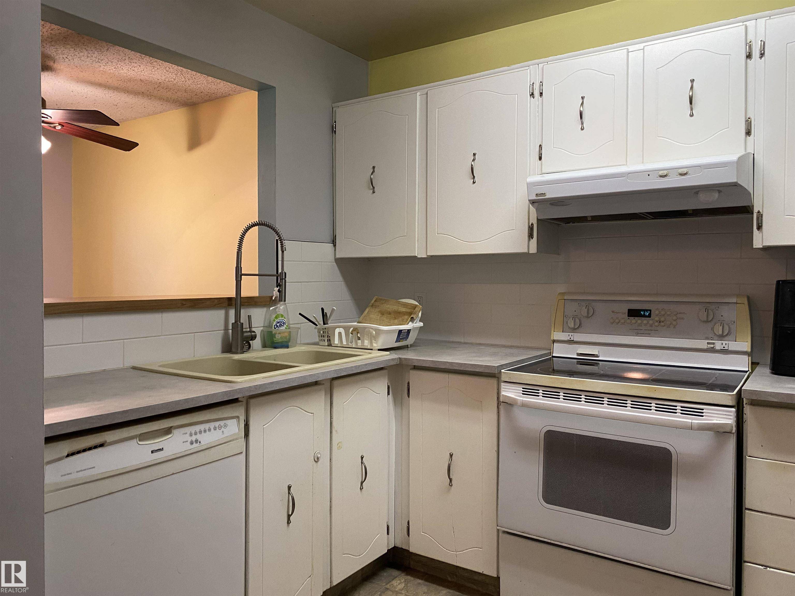 Edmonton, AB T5Y 2G4,#402 14908 26 ST NW