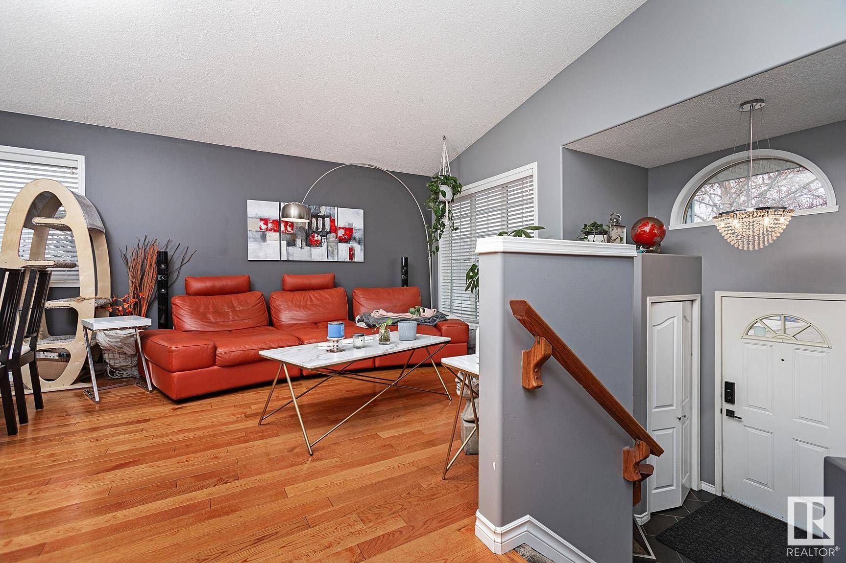 Edmonton, AB T6W 1B8,367 BLACKBURN DR E SW