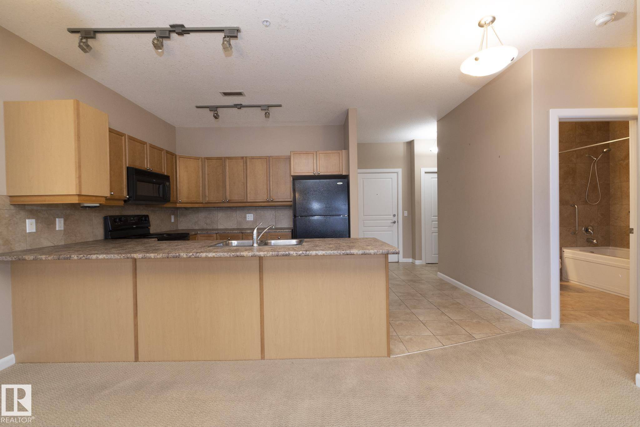 Edmonton, AB T6R 3T7,#212 160 MAGRATH RD NW