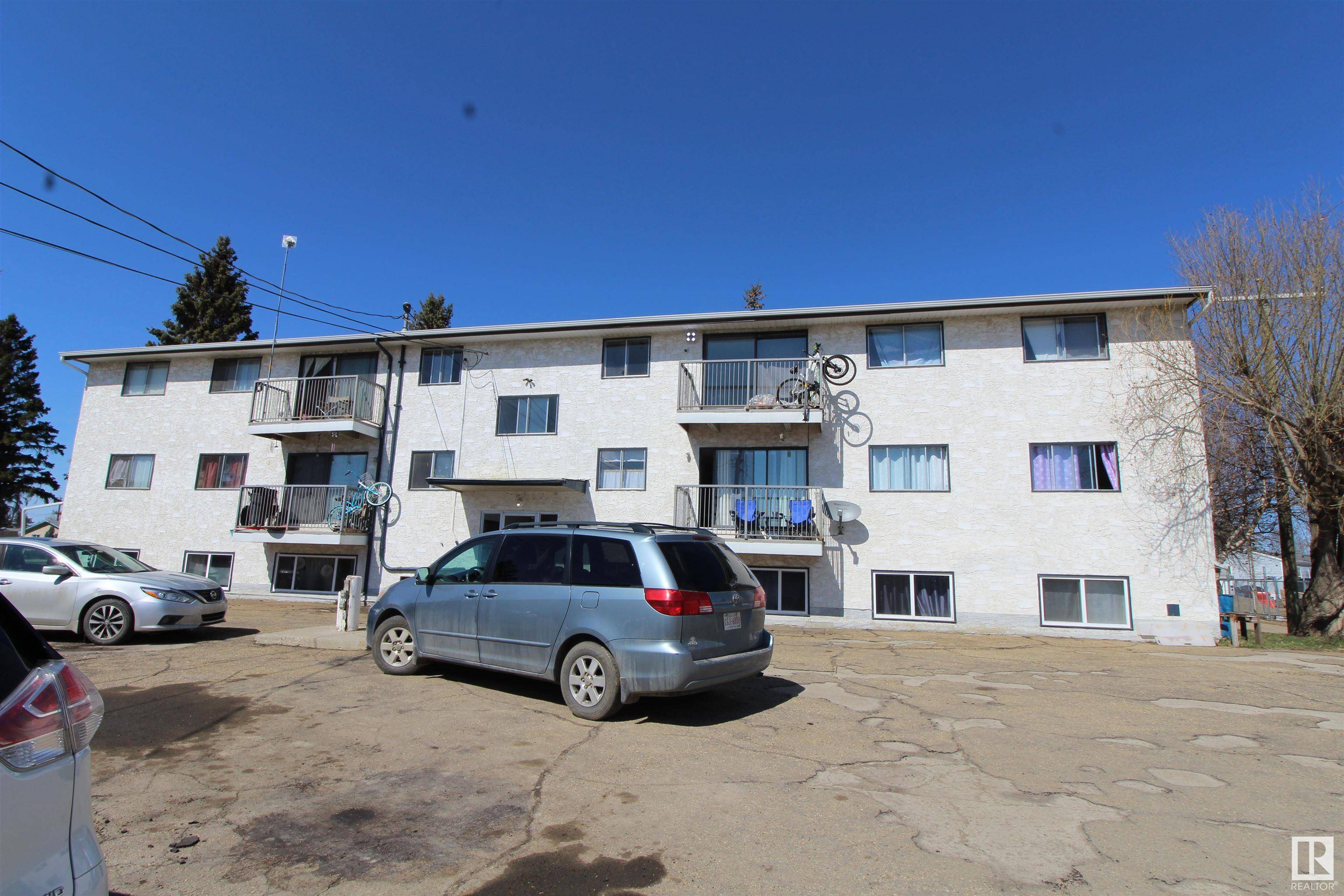 Wetaskiwin, AB T9A 2M1,#1-12 4605 - 41 AV
