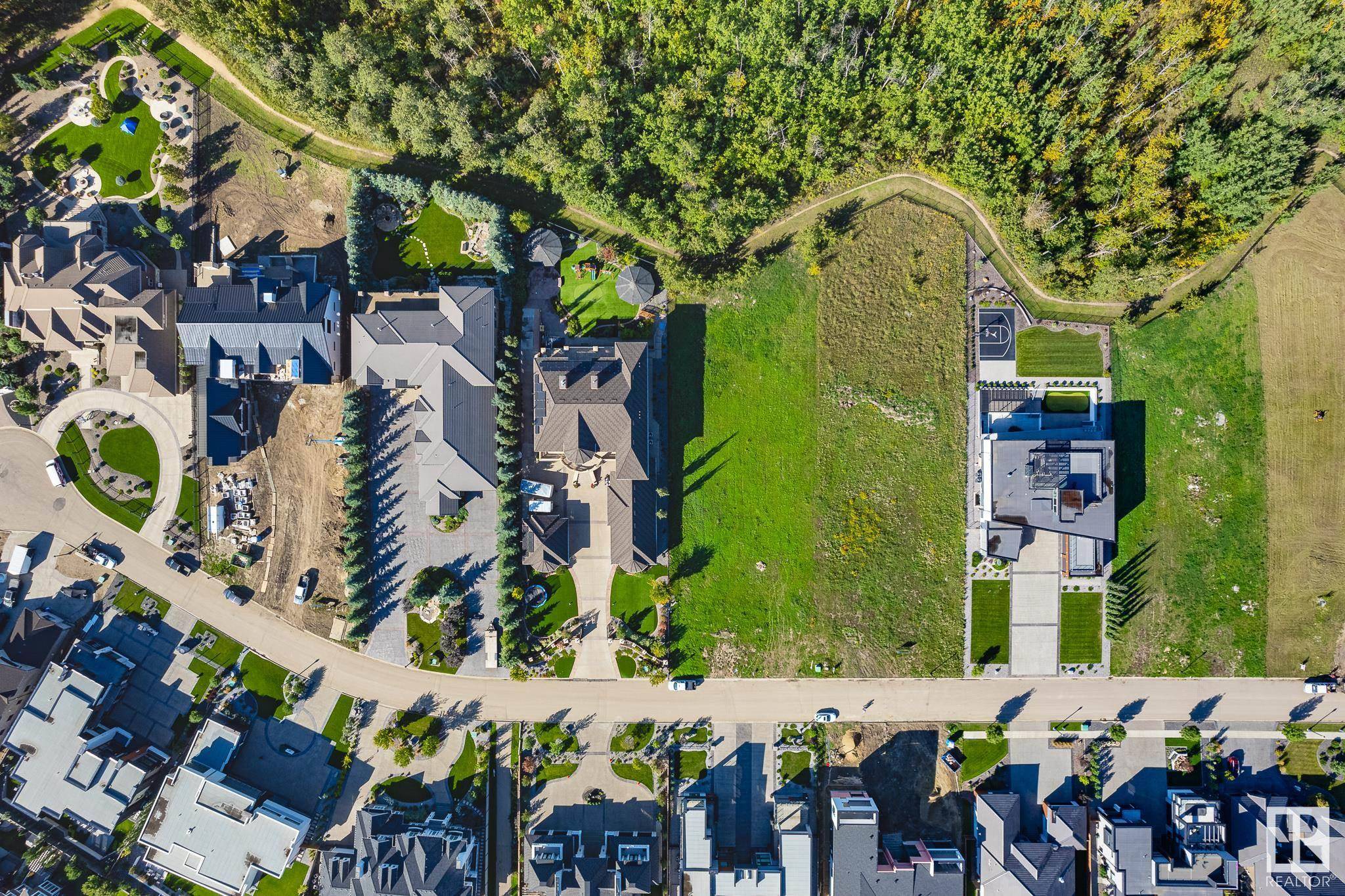 Edmonton, AB T6W 0C2,24 WINDERMERE DR SW