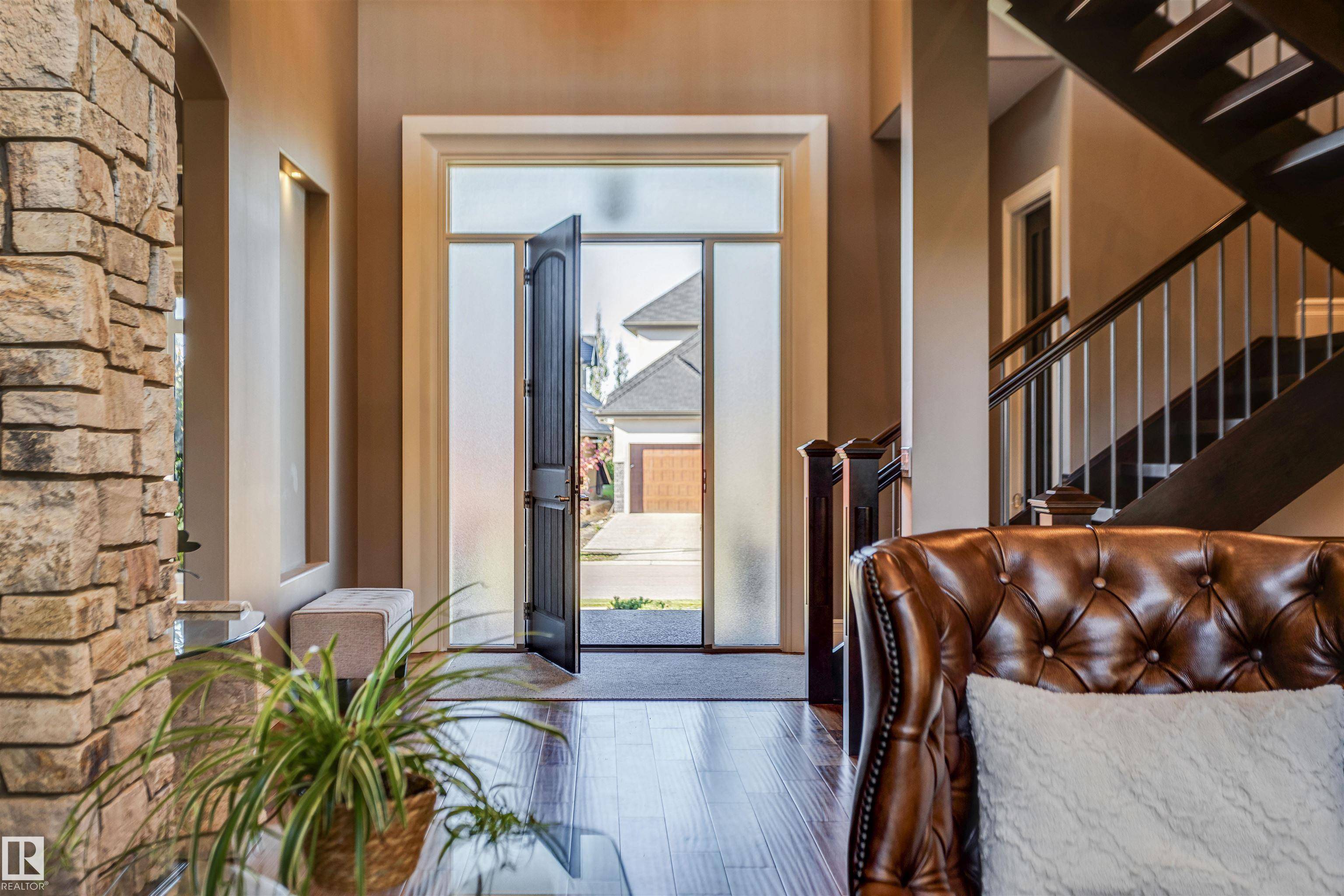 Edmonton, AB T6W 2M6,2807 WHEATON DR NW