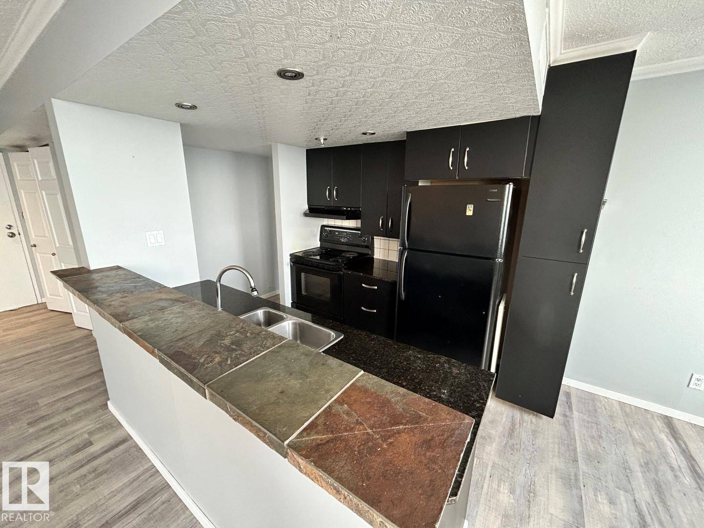 Edmonton, AB T5K 2G5,#2205 9909 104 ST NW