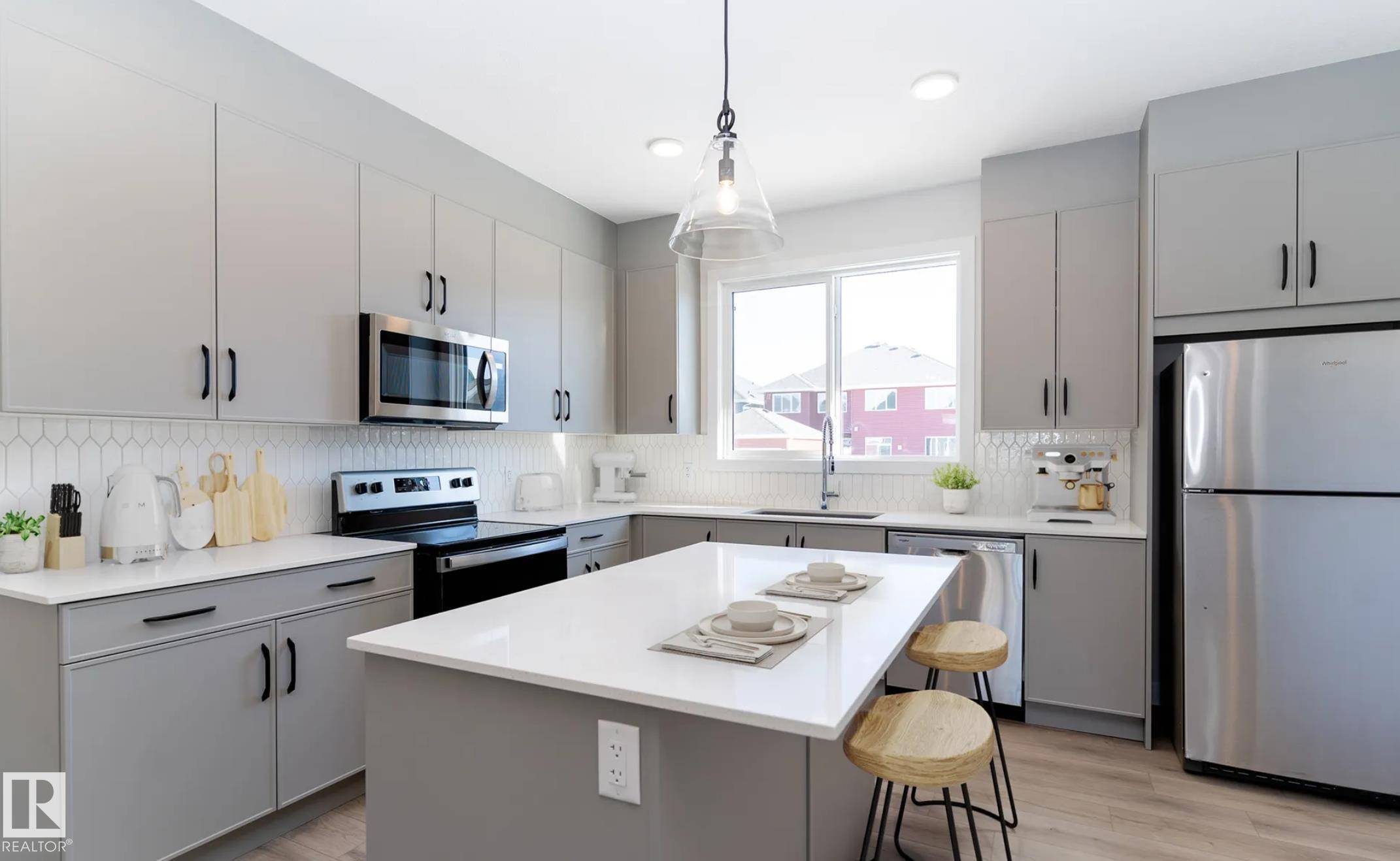 Edmonton, AB T6W 5M4,3419 169 ST SW