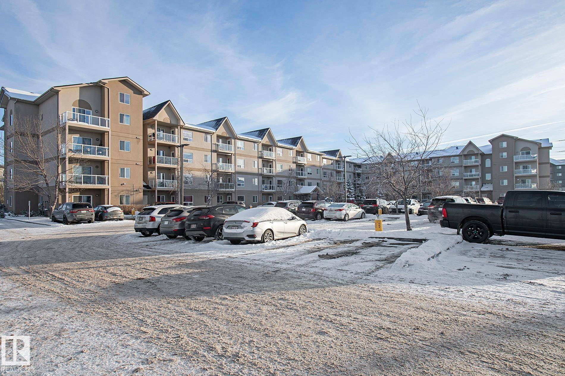 Edmonton, AB T5Y 0L8,#424 5005 165 AV NW