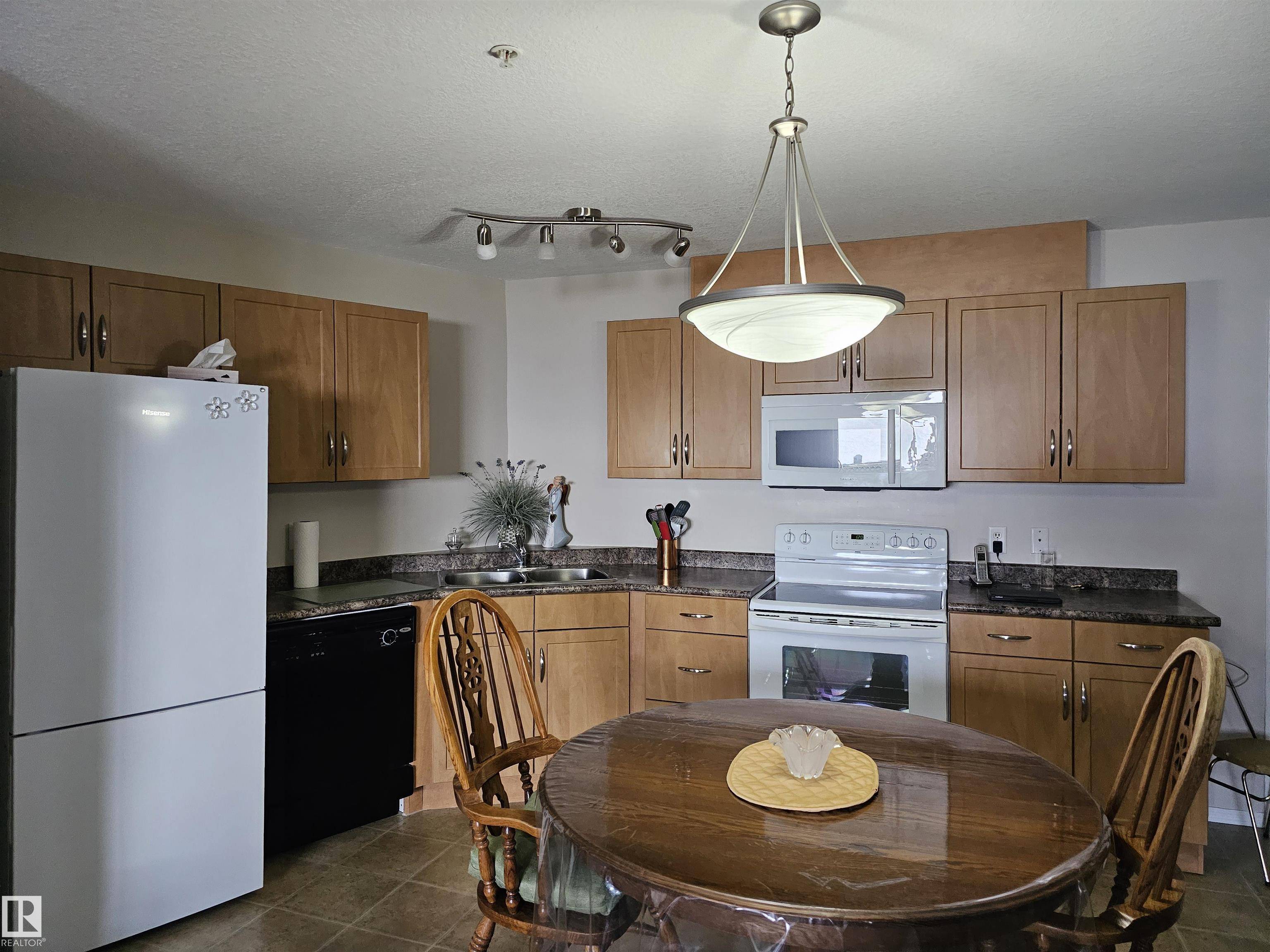 Morinville, AB T8R 0A3,#121 9910 107 ST