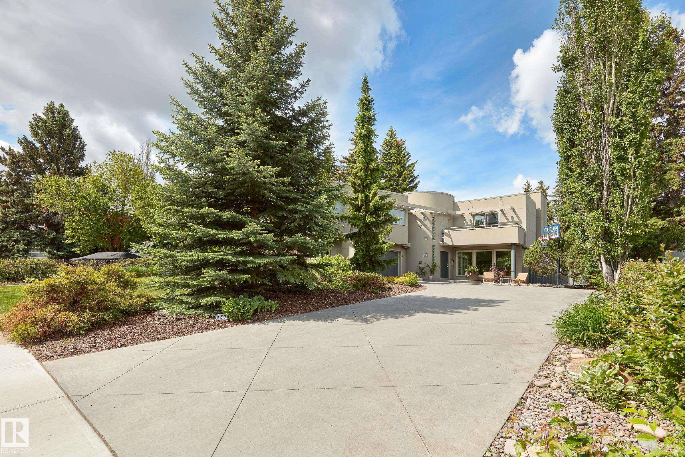 Edmonton, AB T5R 0C6,8608 137 ST NW