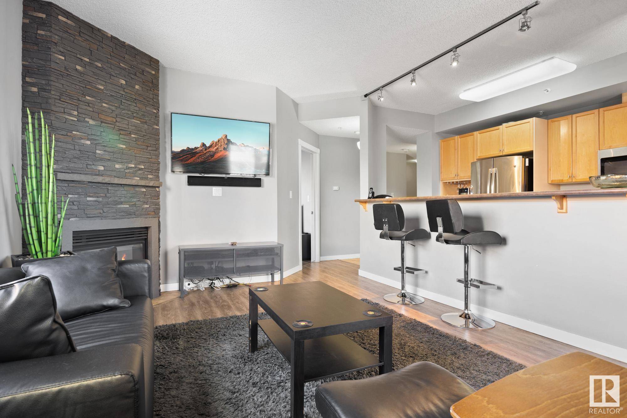 Edmonton, AB T5K 2Y4,#402 9707 105 ST NW