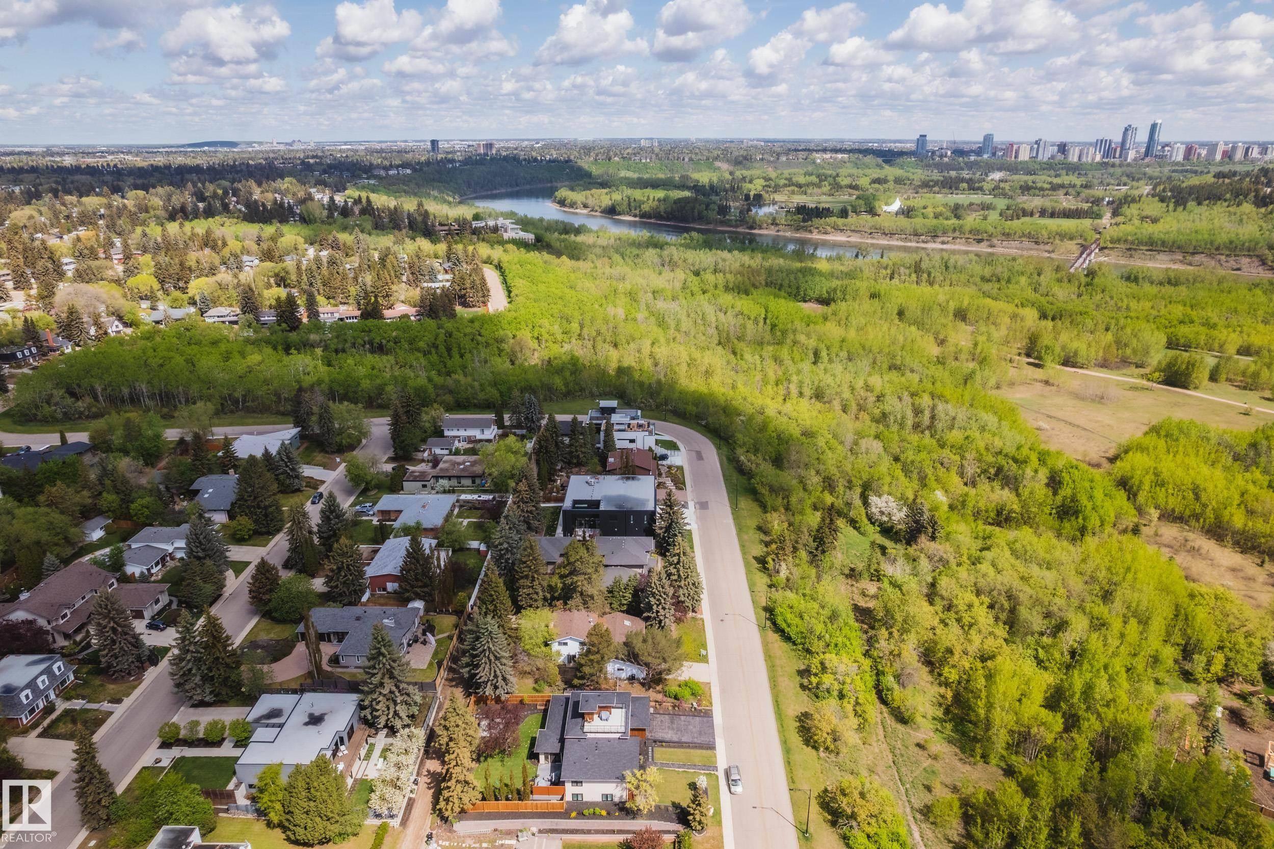 Edmonton, AB T5R 0B4,8404/8406 134 ST NW