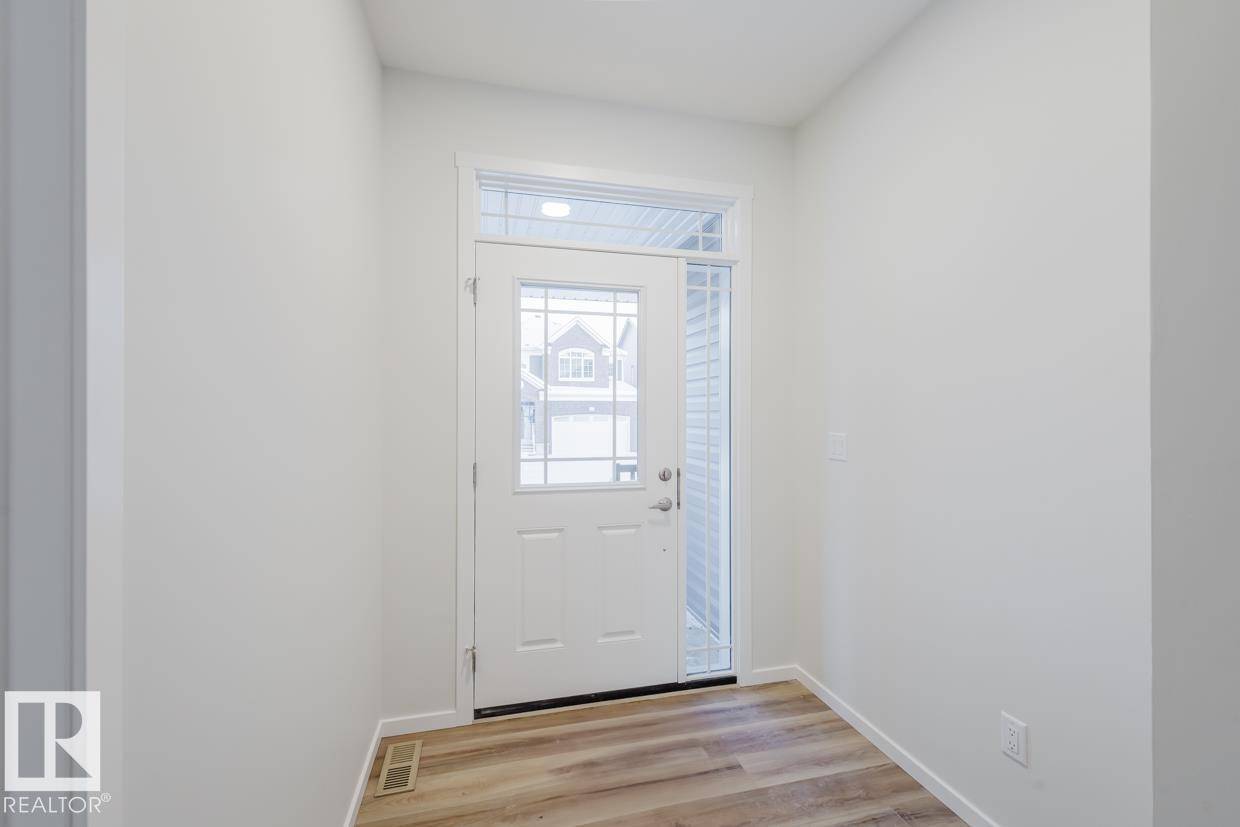 Edmonton, AB T6M 2X6,2040 208 ST NW