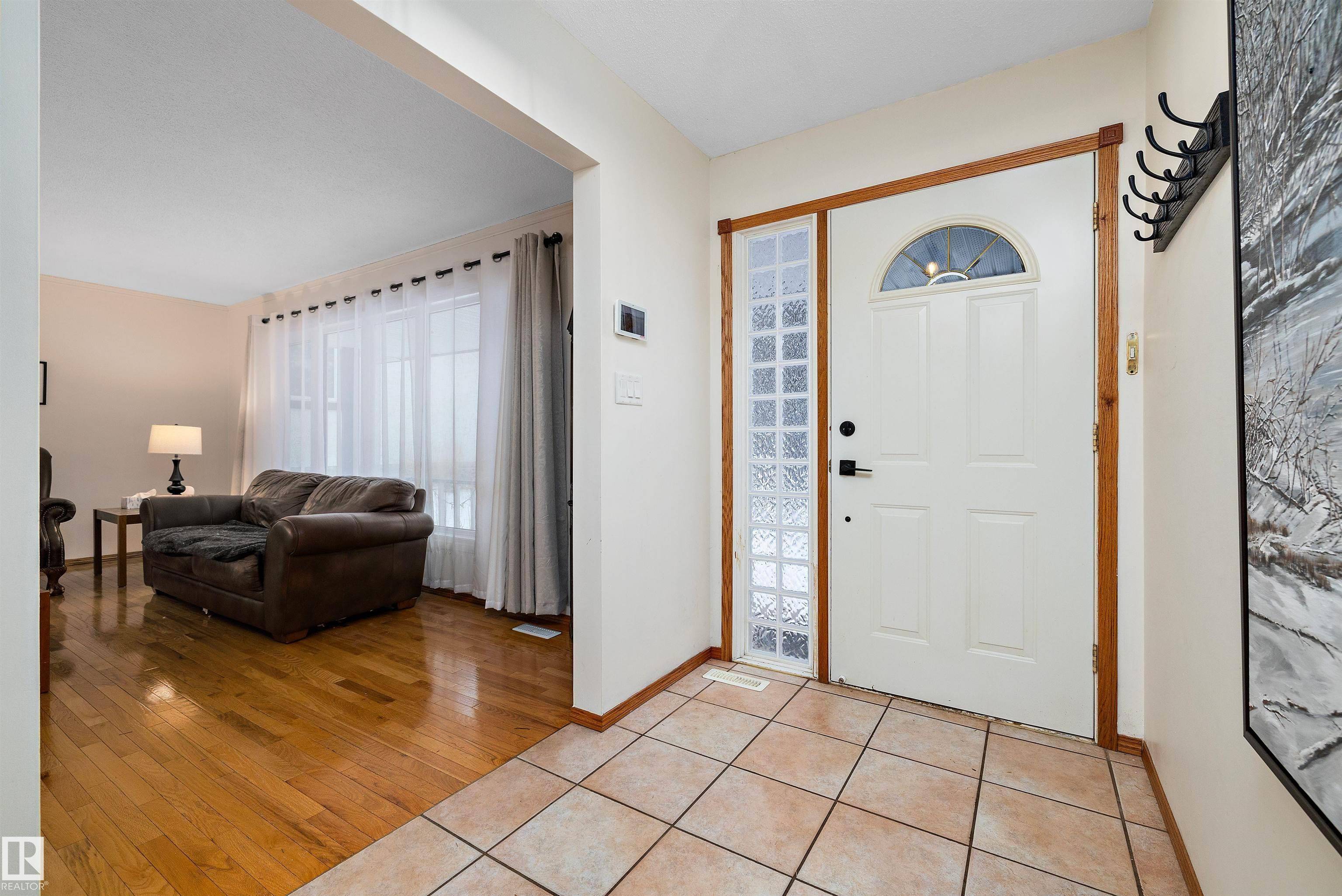 Edmonton, AB T6H 4Z1,15107 54 AV NW