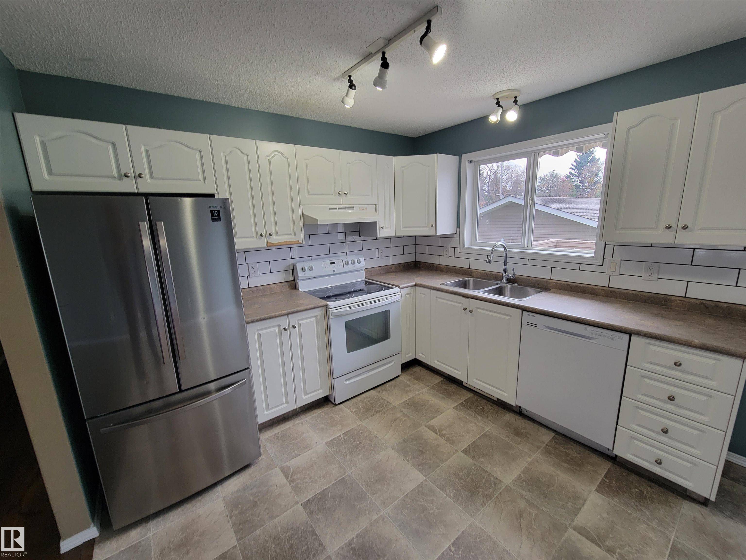 Cold Lake, AB T9M 1R3,5607 53 AV