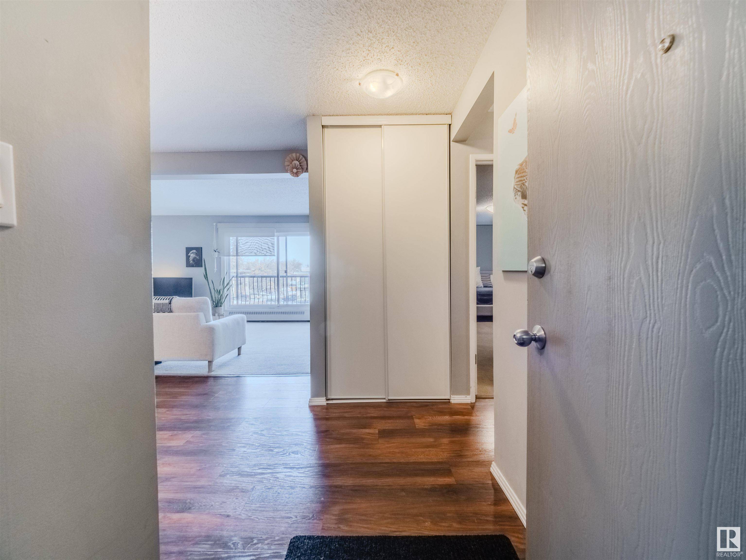 Edmonton, AB T5K 1P4,#46 10208 113 ST NW