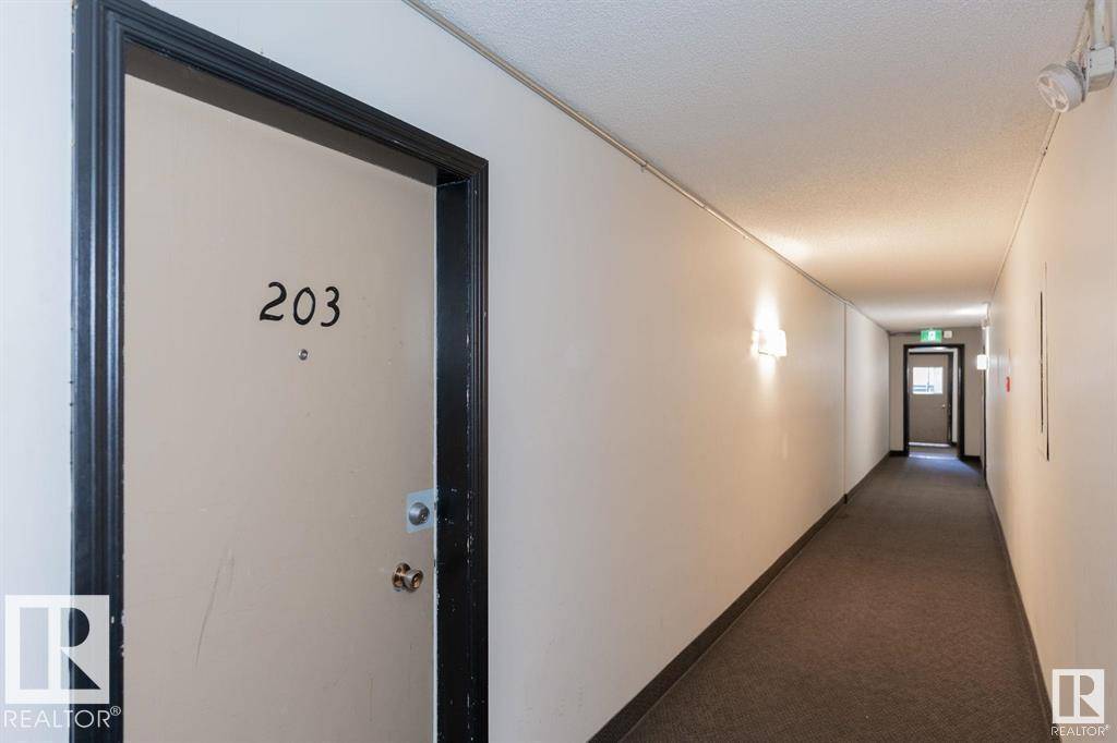 Edmonton, AB T5H 0M7,#203 8640 106 AV NW NW