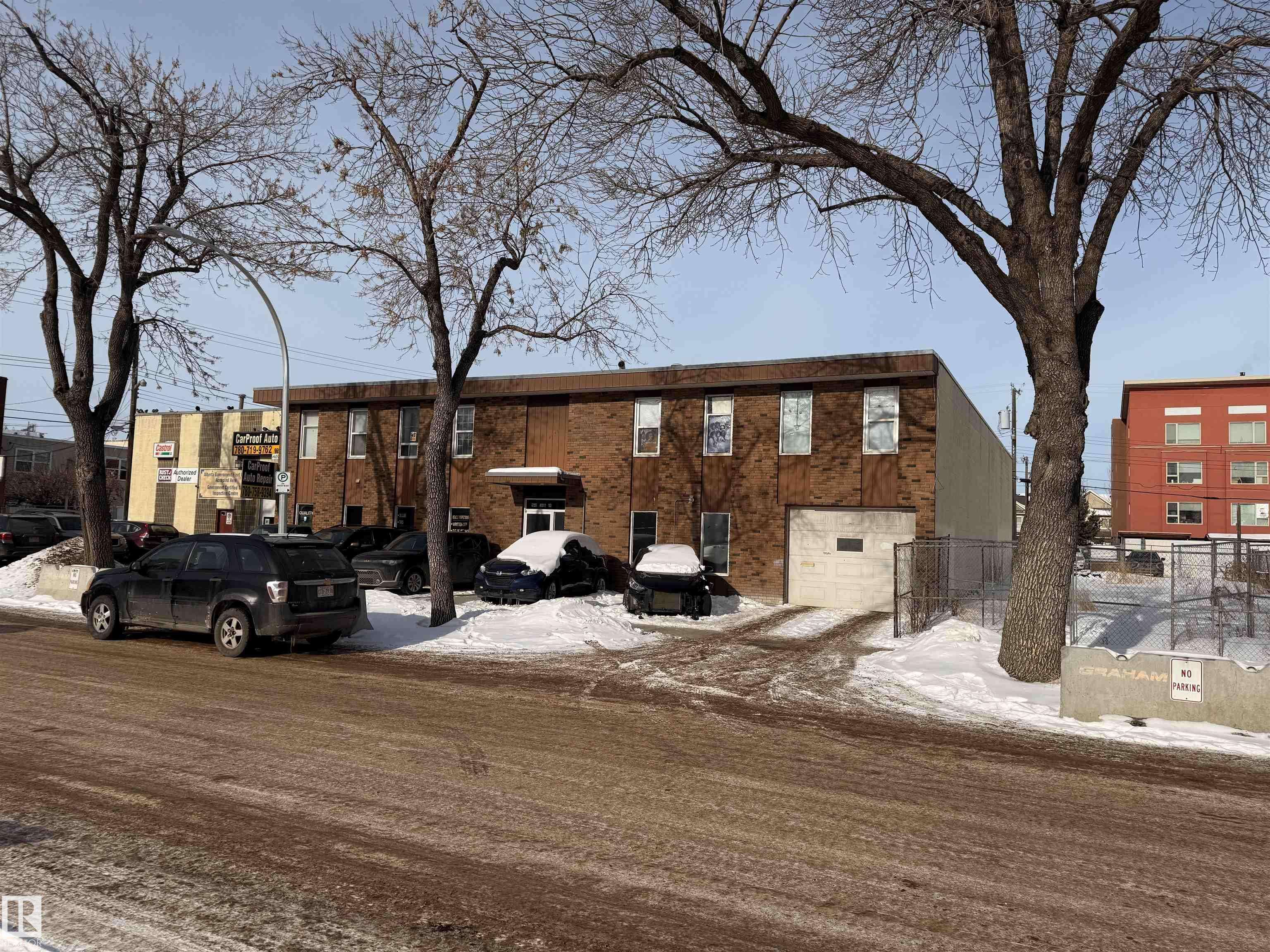 Edmonton, AB T5H 0M4,9650 105A AV NW