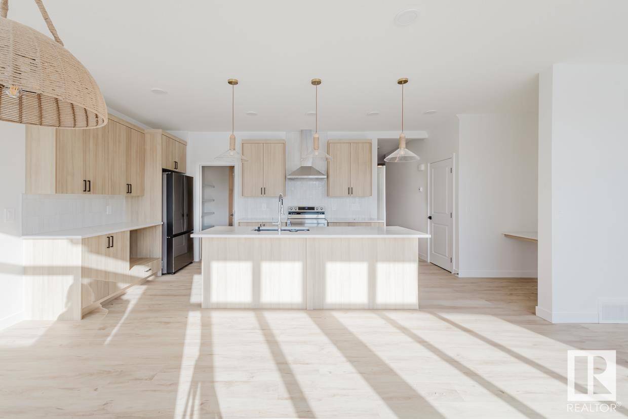 Edmonton, AB T6M 3E3,4227 206 ST NW