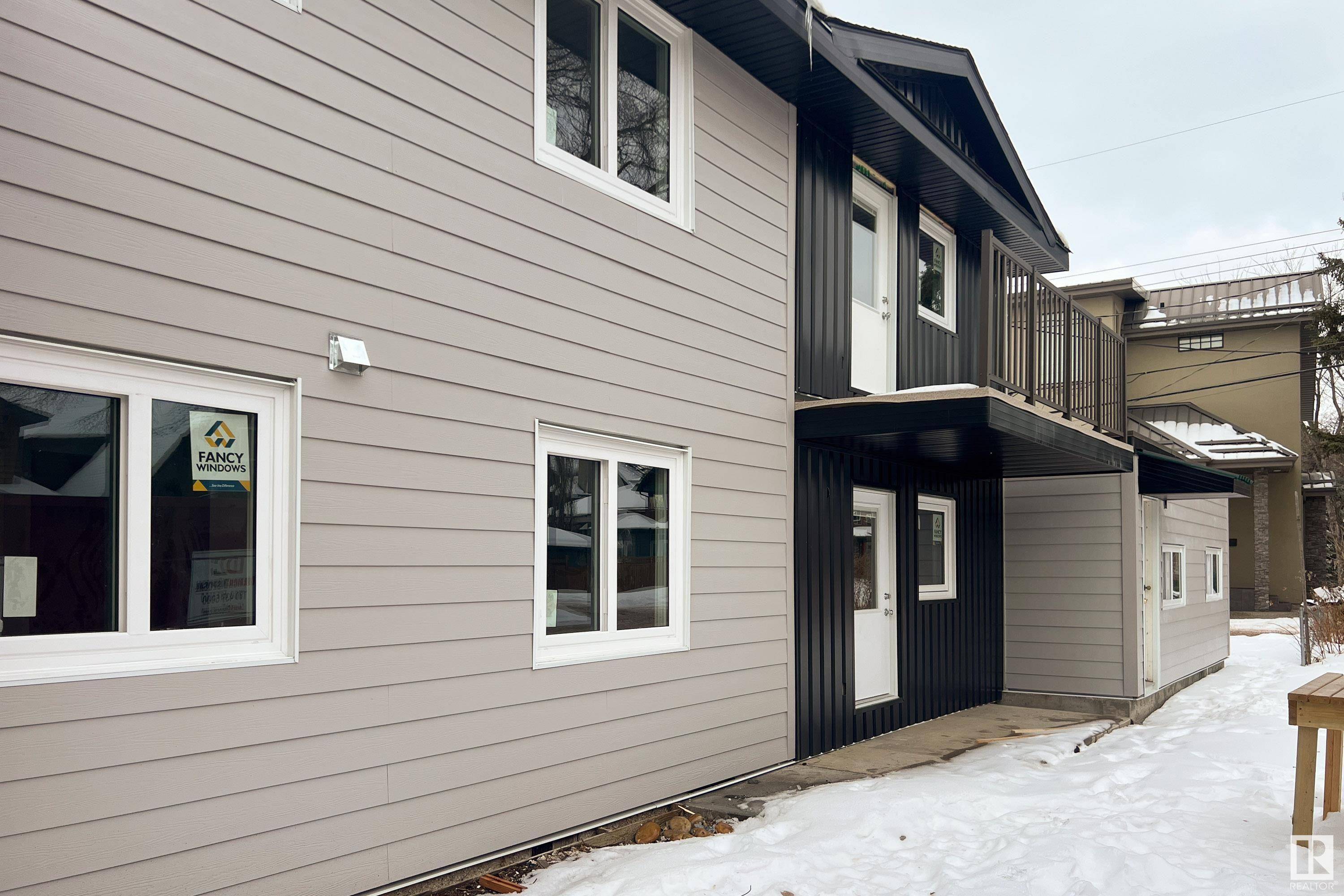 Edmonton, AB T5H 0A9,8732 101 AV NW