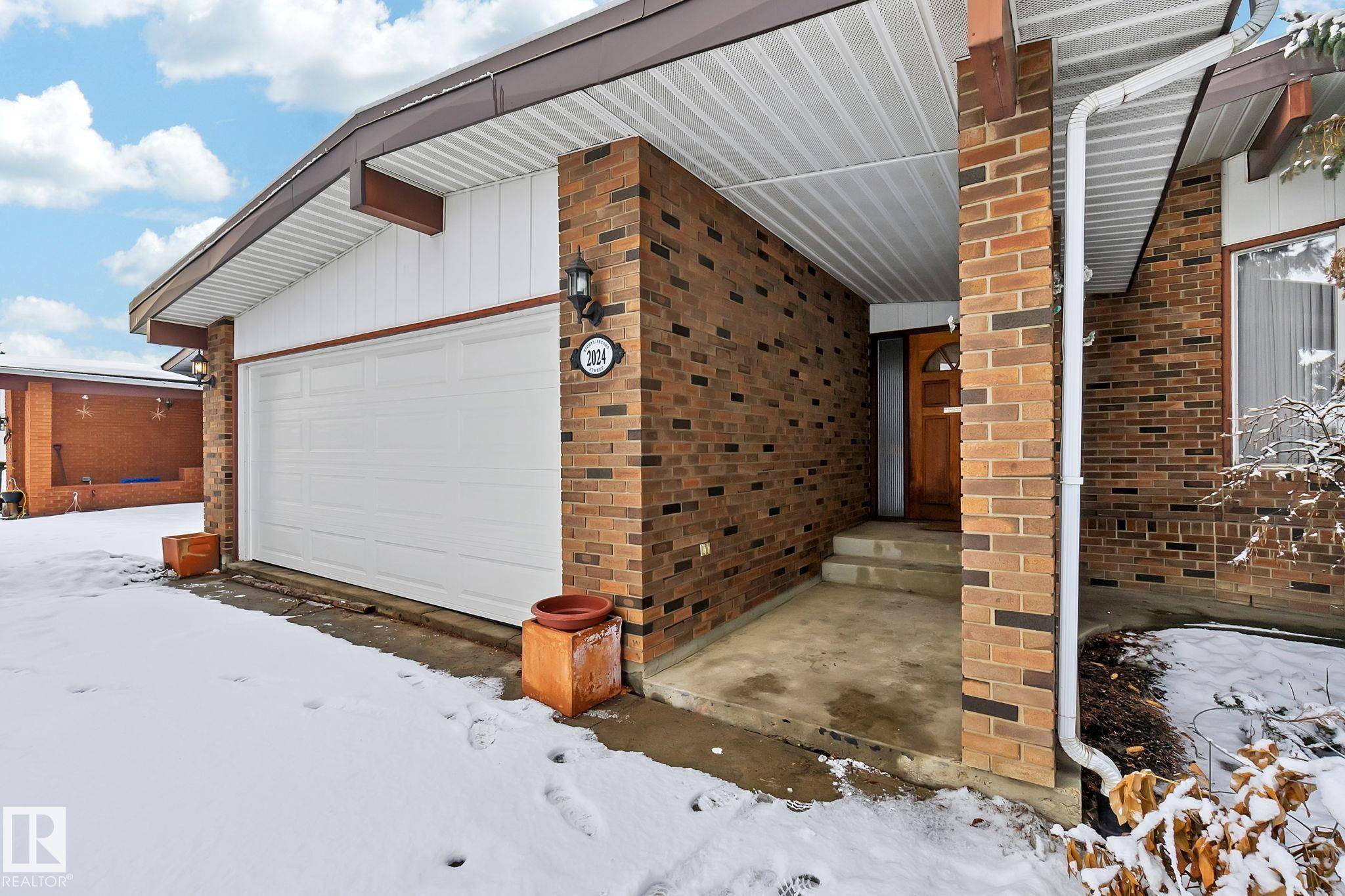 Edmonton, AB T6K 1Z4,2024 82 ST NW