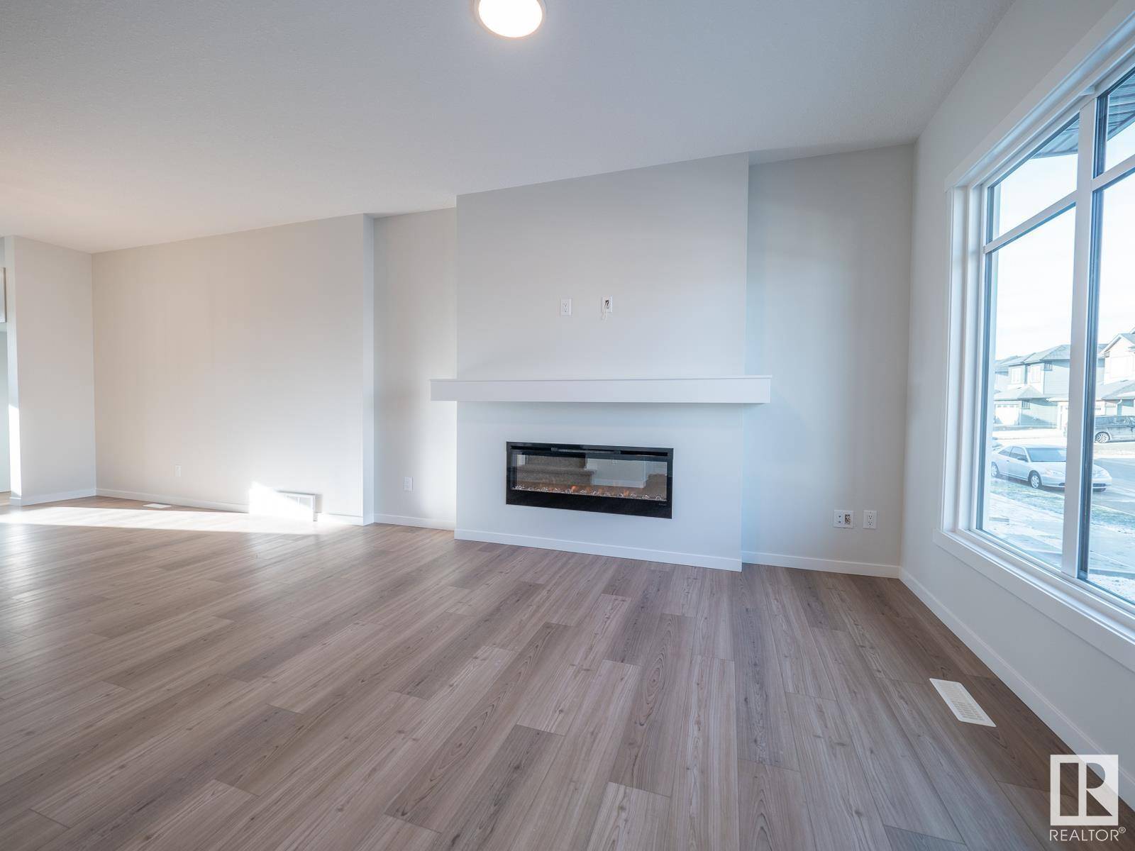 Edmonton, AB T5Y 4G1,608 174 AV NE