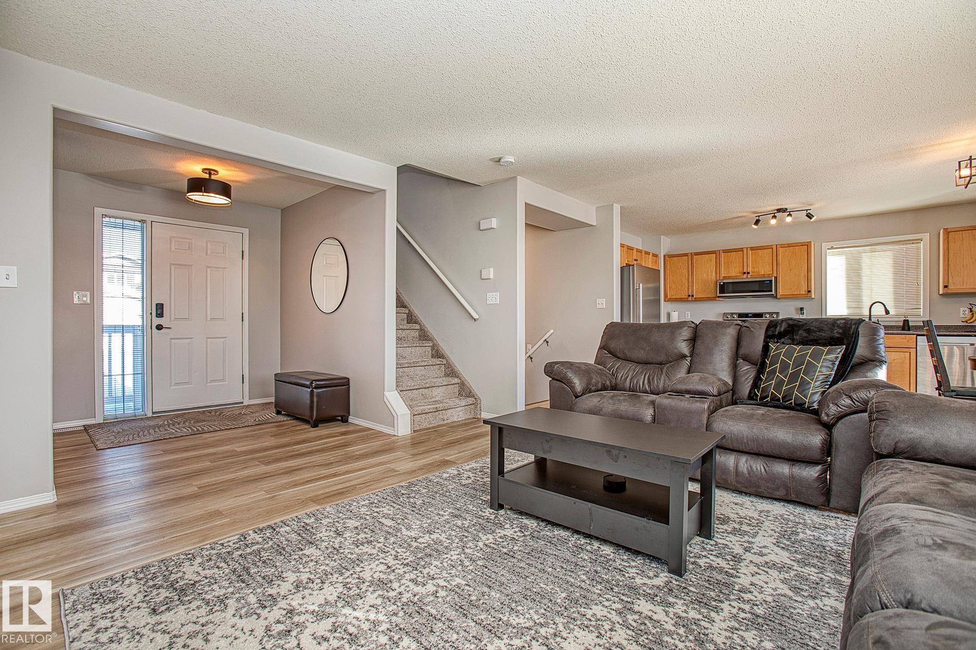 Edmonton, AB T6T 1S6,1817 37 AV NW