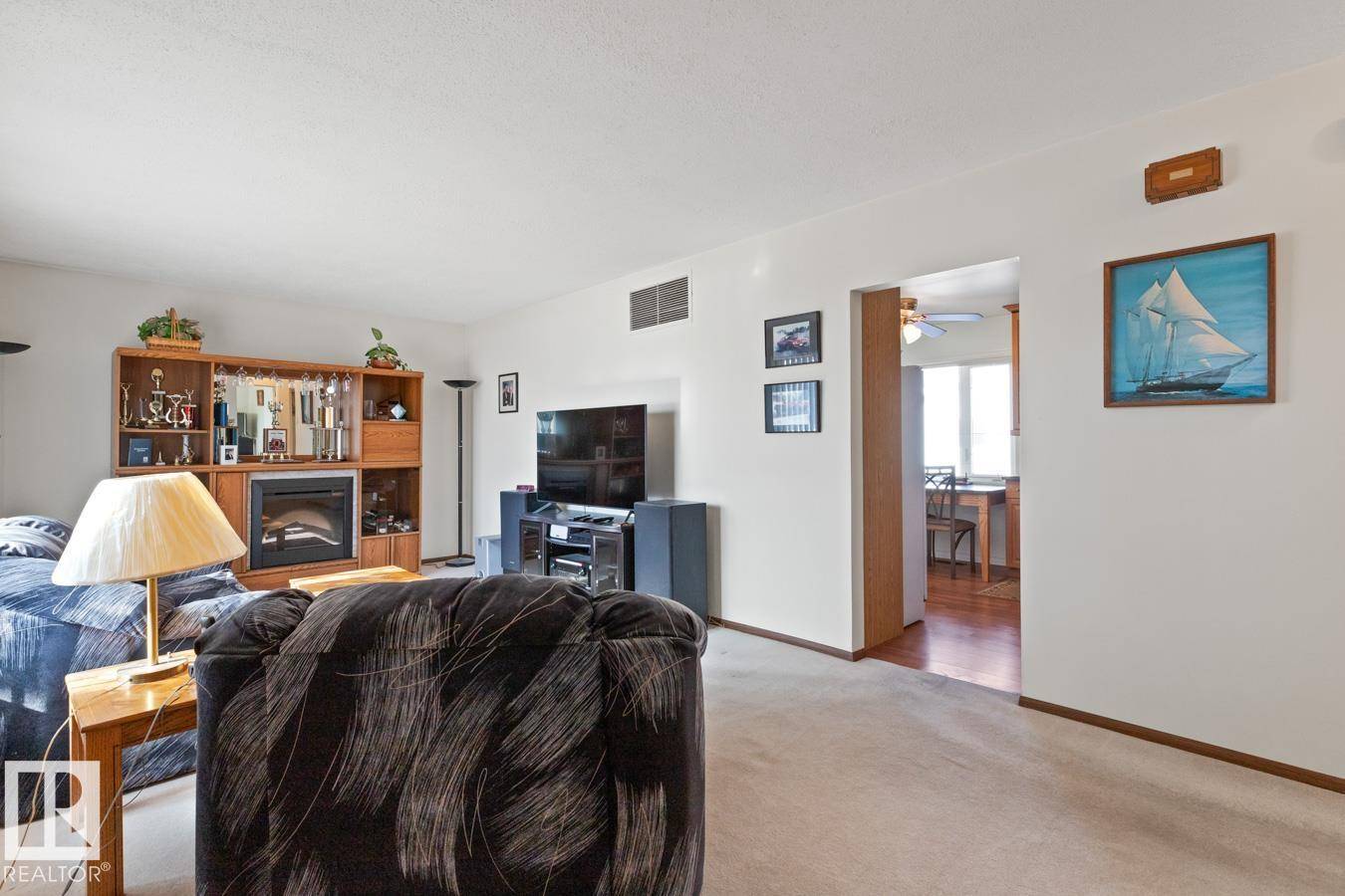 Edmonton, AB T5P 2H7,15832 110A AV NW