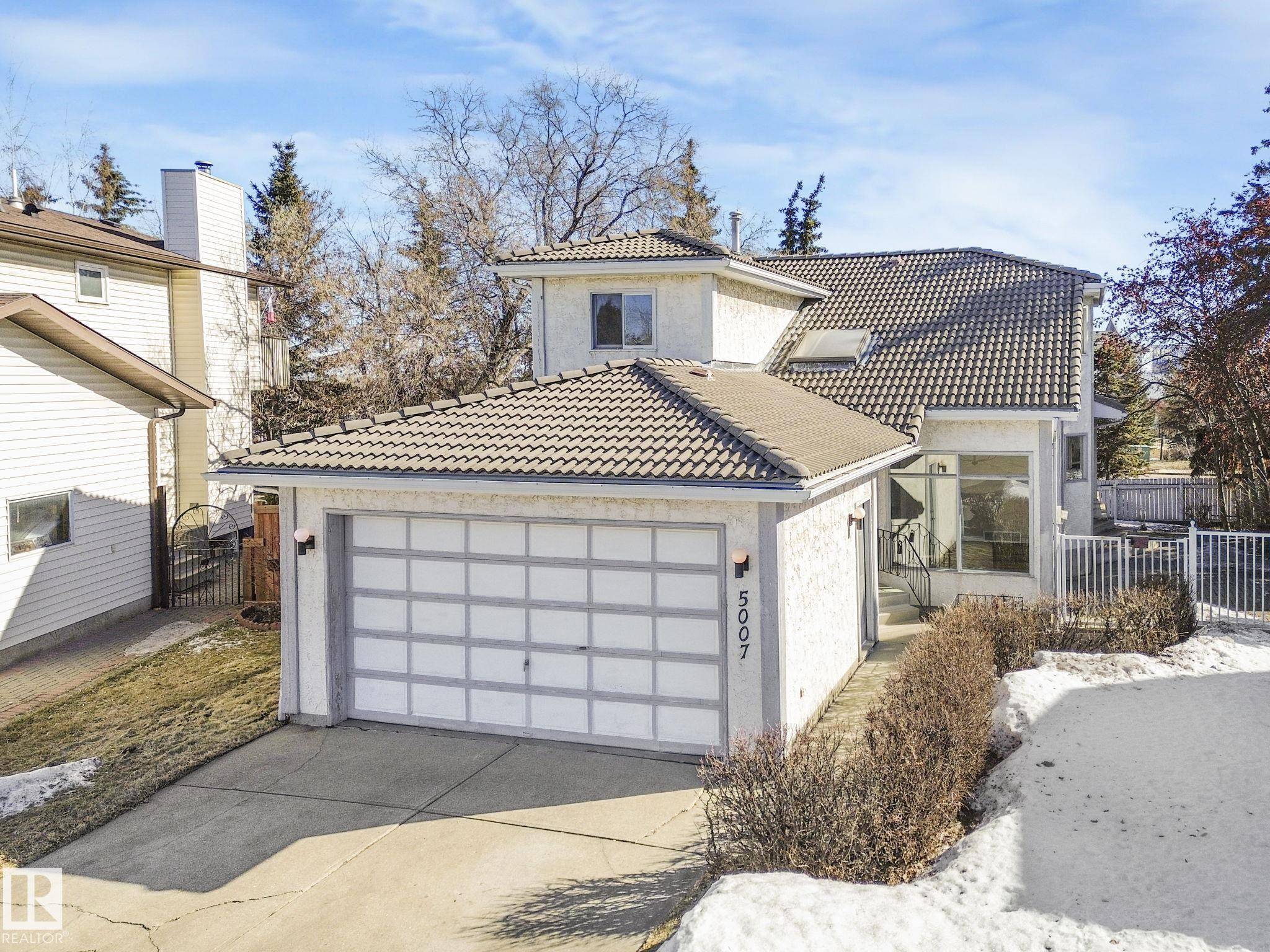 Edmonton, AB T5A 4R8,5007 143 AV NW