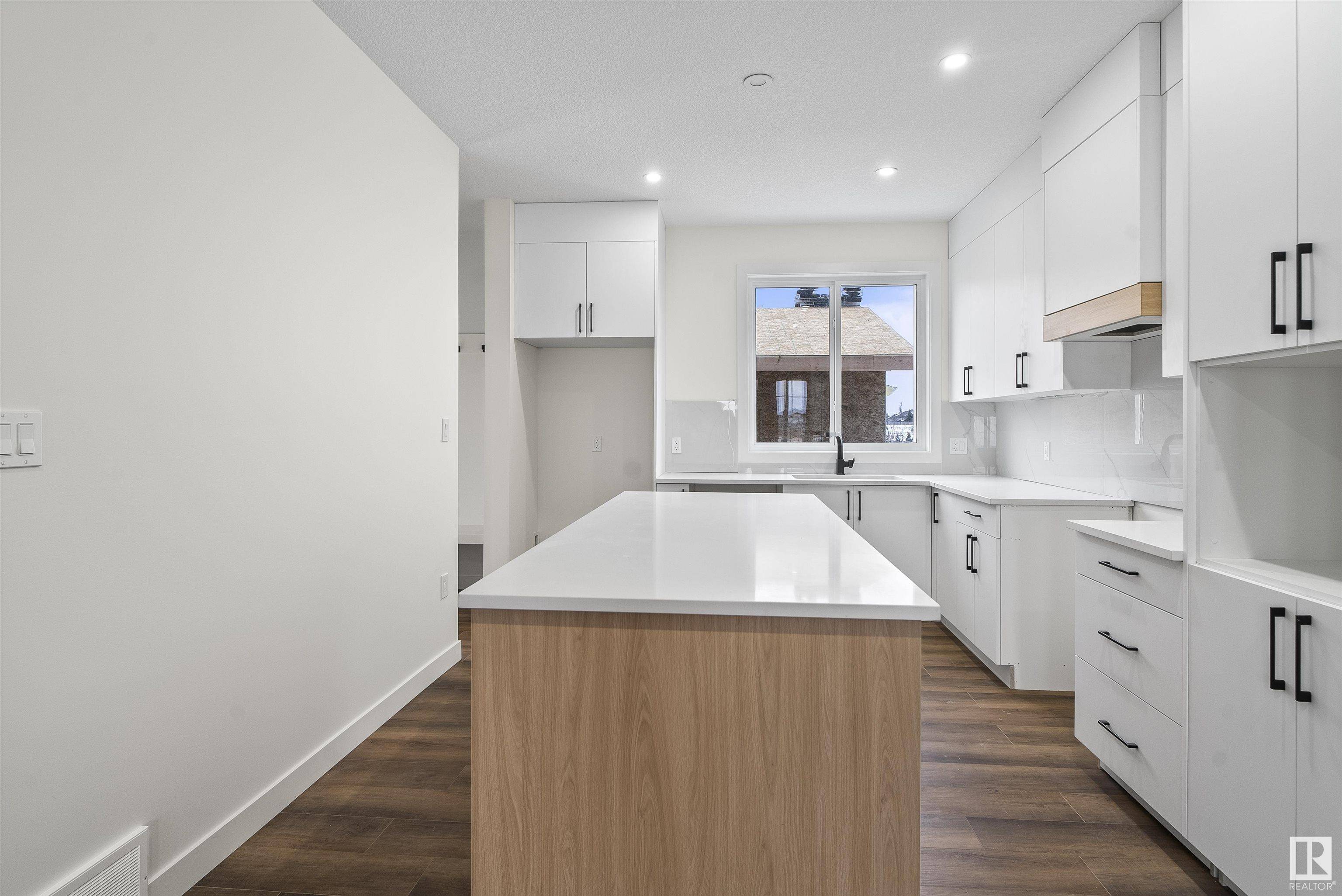 Leduc, AB T9E 1S8,205 Deer Valley DR