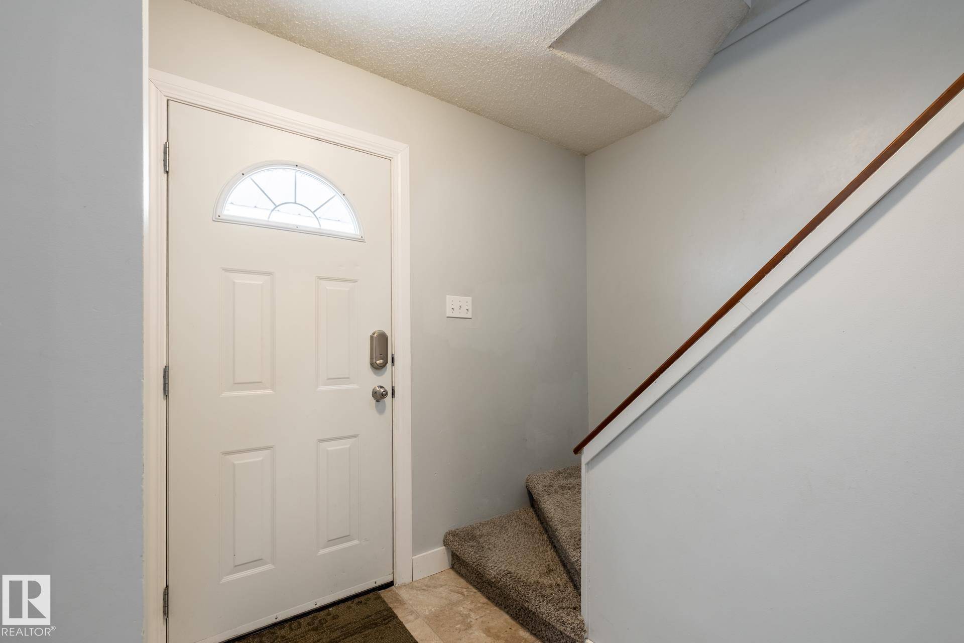 Edmonton, AB T5A 3A8,54 MCLEOD PL NW