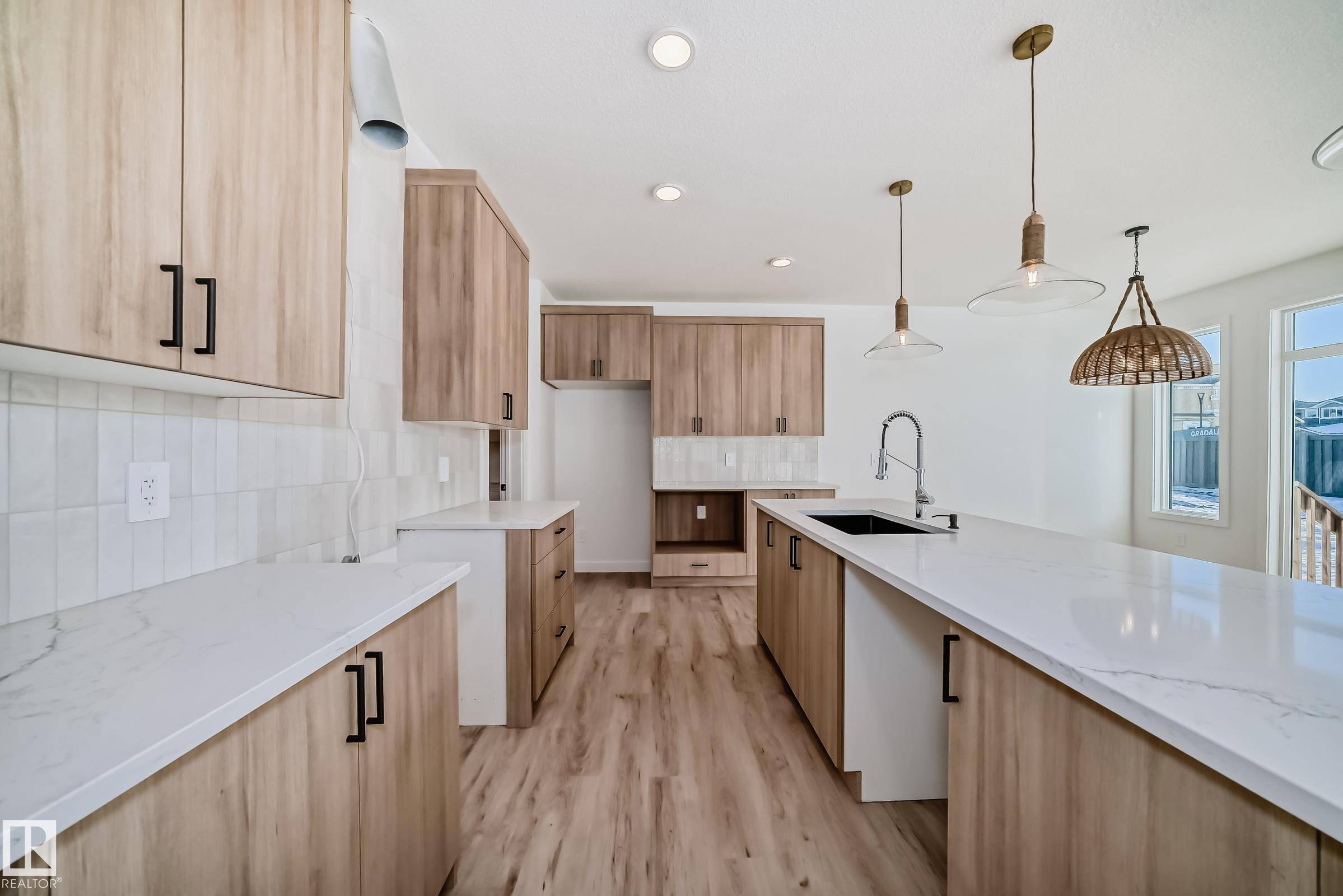 Edmonton, AB T6W 5S2,8215 Kiriak LO SW