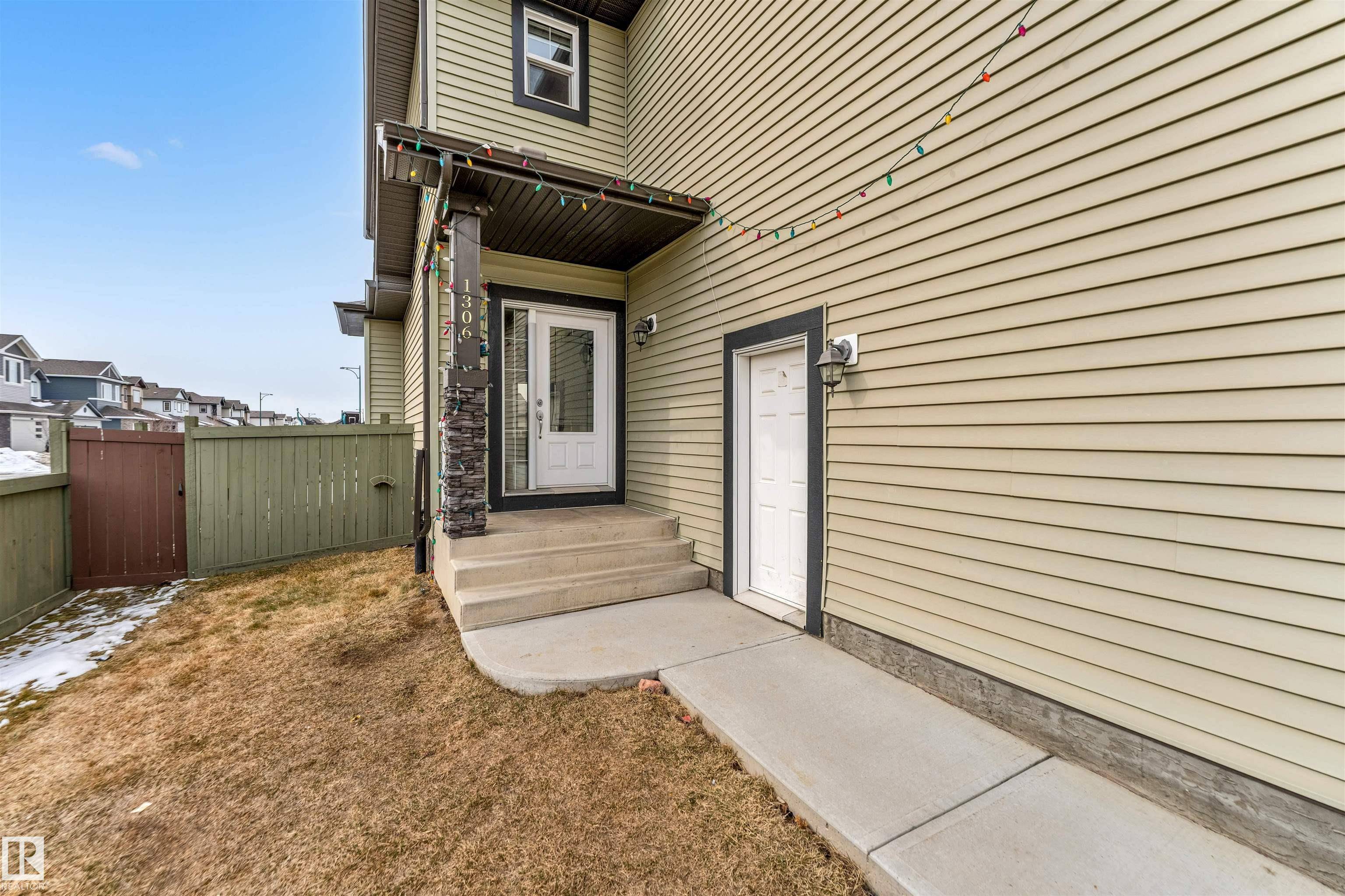 Edmonton, AB T6T 0Z3,1306 32a St NW