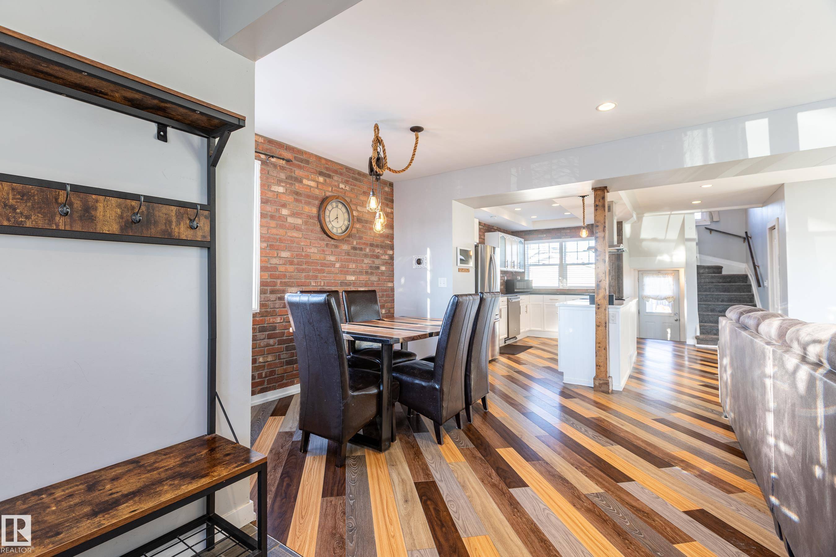 Morinville, AB T8R 1A4,10008 105 ST