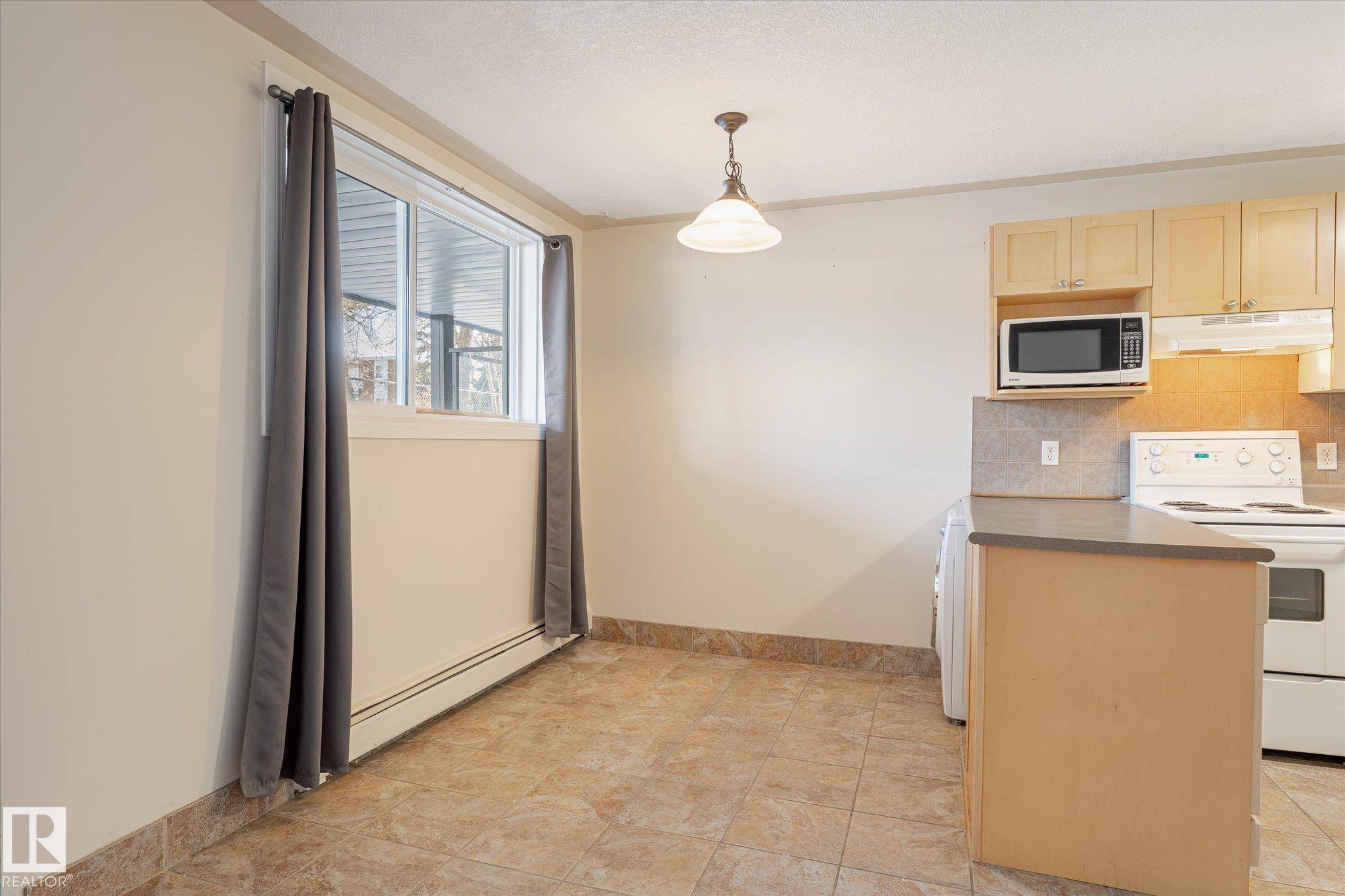 Edmonton, AB T5N 0J3,#32 11010 124 ST NW