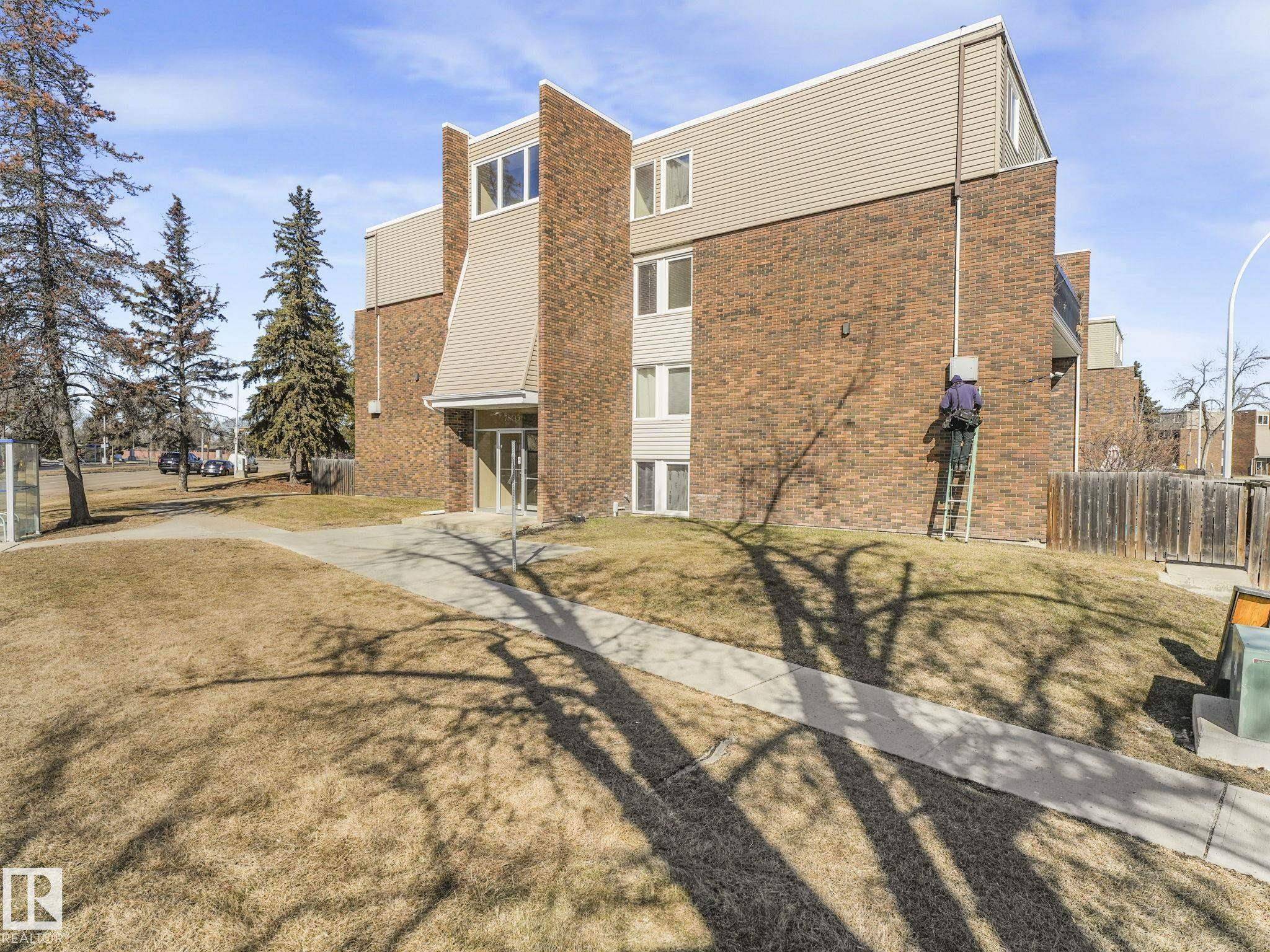 Edmonton, AB T5R 2E1,#211 7805 159 ST NW