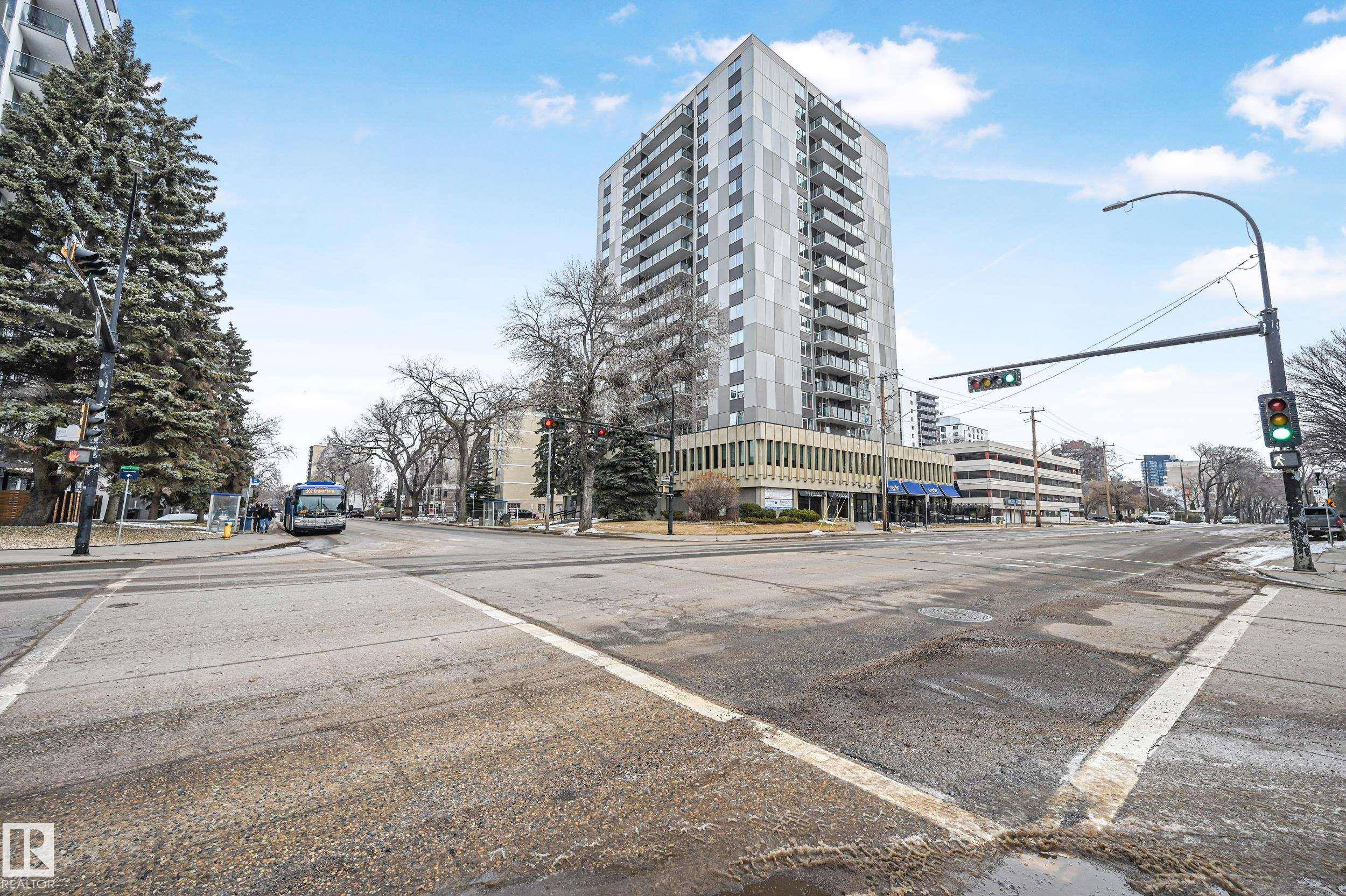 Edmonton, AB T5K 1V4,#1704 10011 116 ST NW