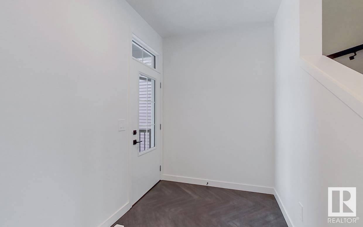 Edmonton, AB T6M 3E3,4235 206 ST NW