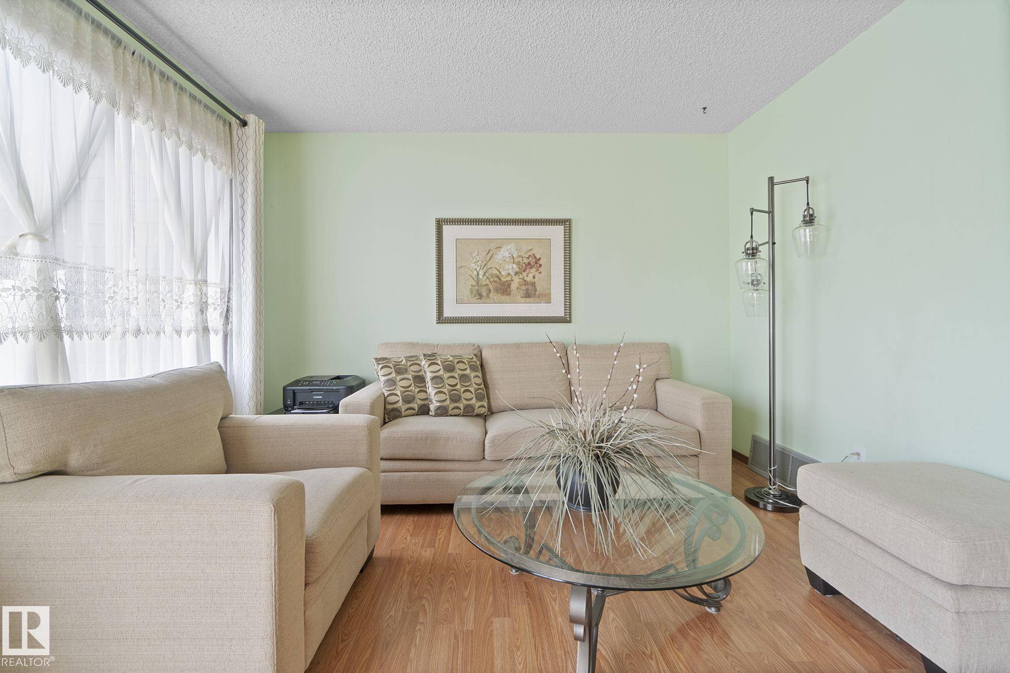Edmonton, AB T5Y 1R4,3143 139 AV NW