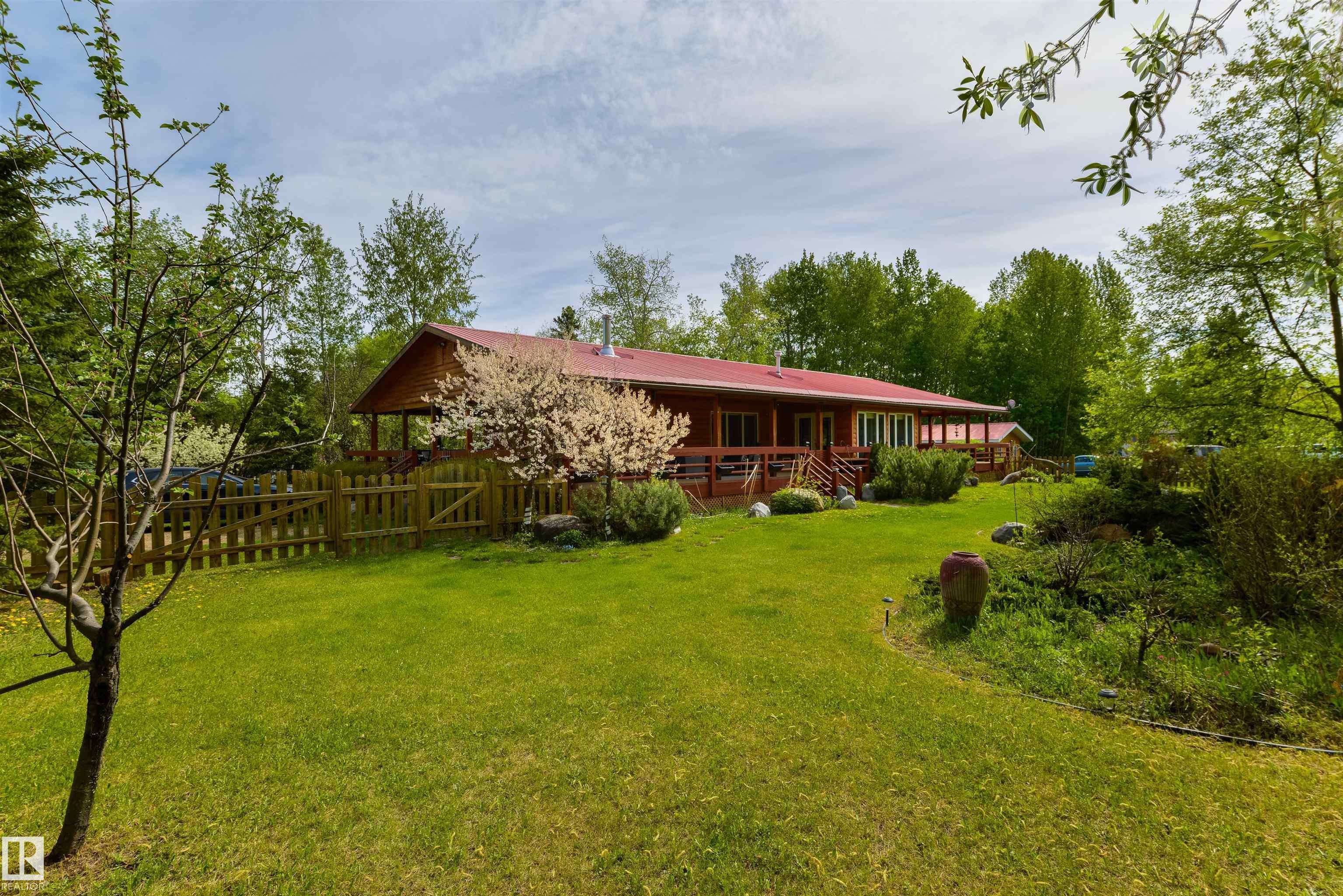Rural Lac Ste. Anne County, AB T0E 0A2,300 Valking RD